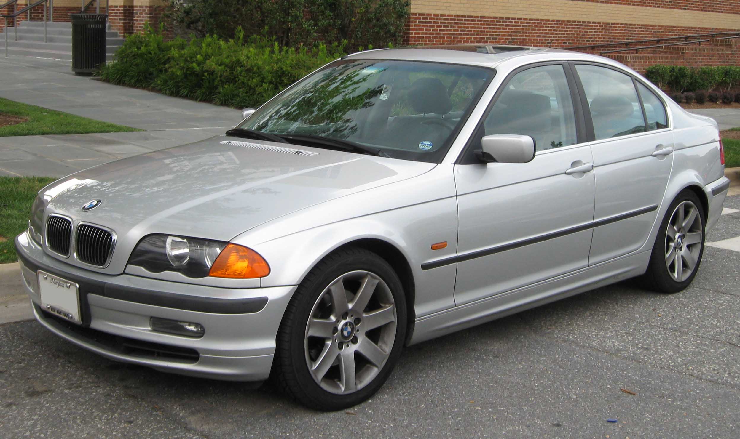 File:1998-2001 BMW 328i sedan.jpg - Wikimedia Commons