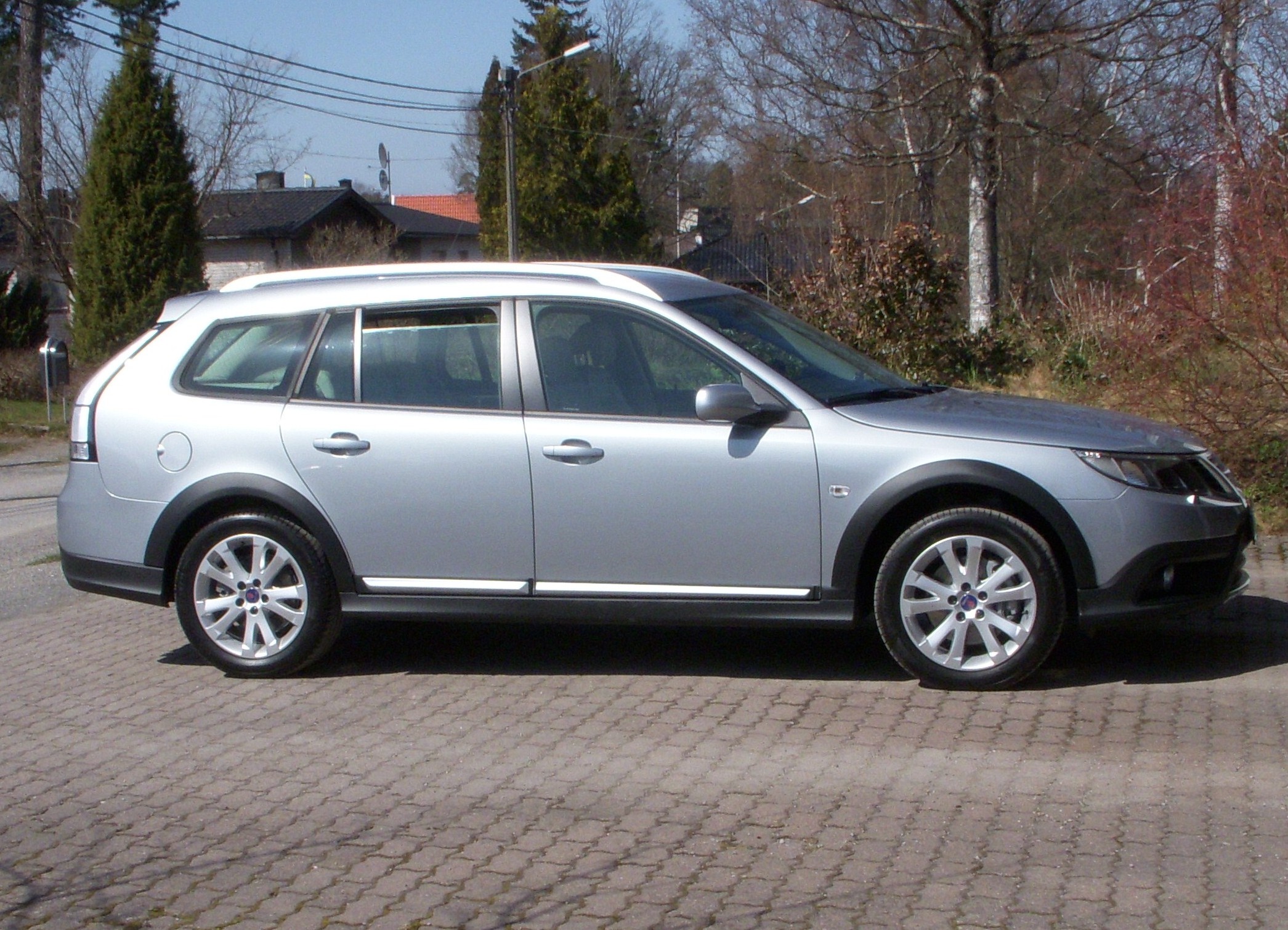 File:Saab 9 3X sida 2010.jpg - Wikimedia Commons