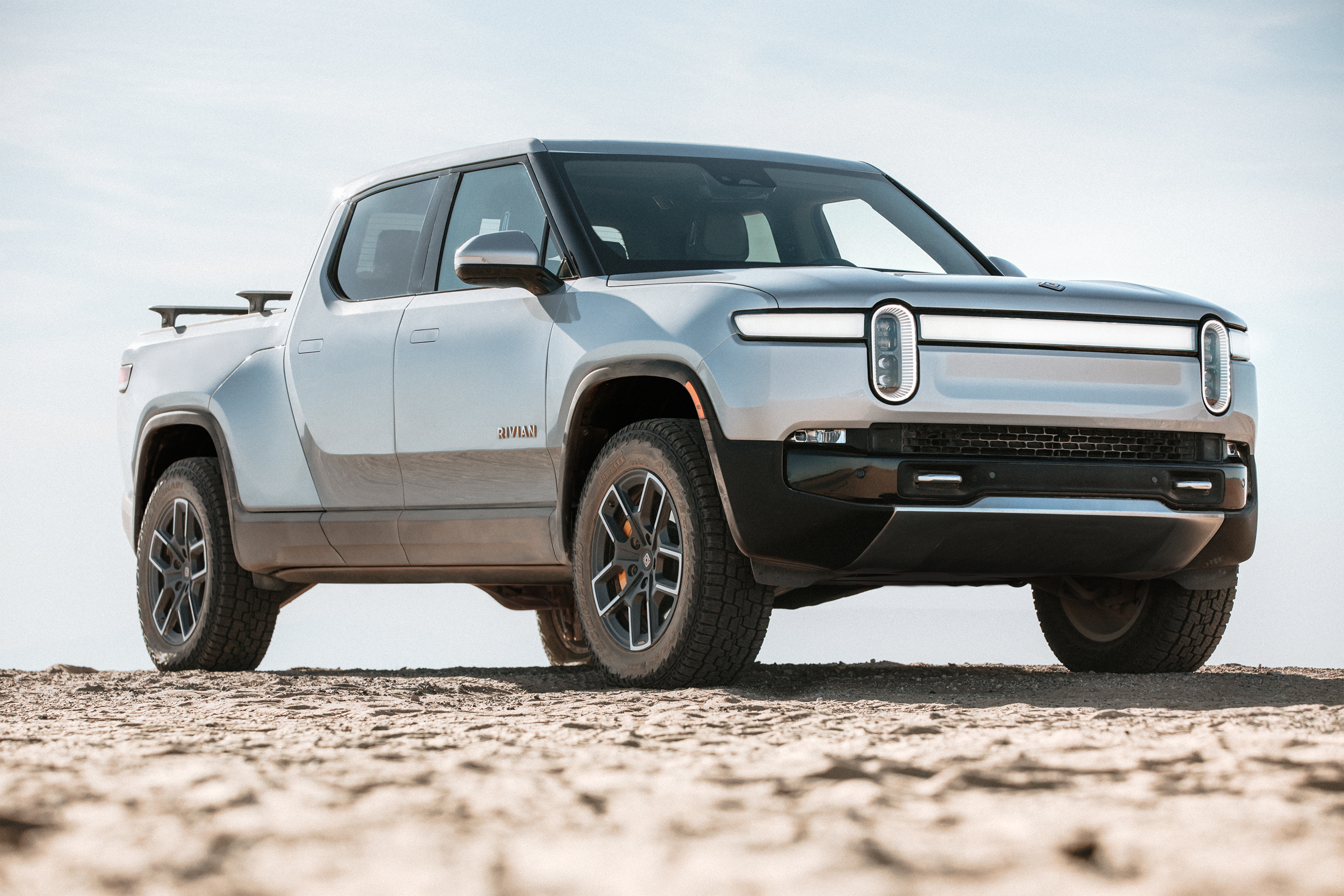 Rivian's R1T electric pickup arrives with head-snapping power, eye-popping  tech