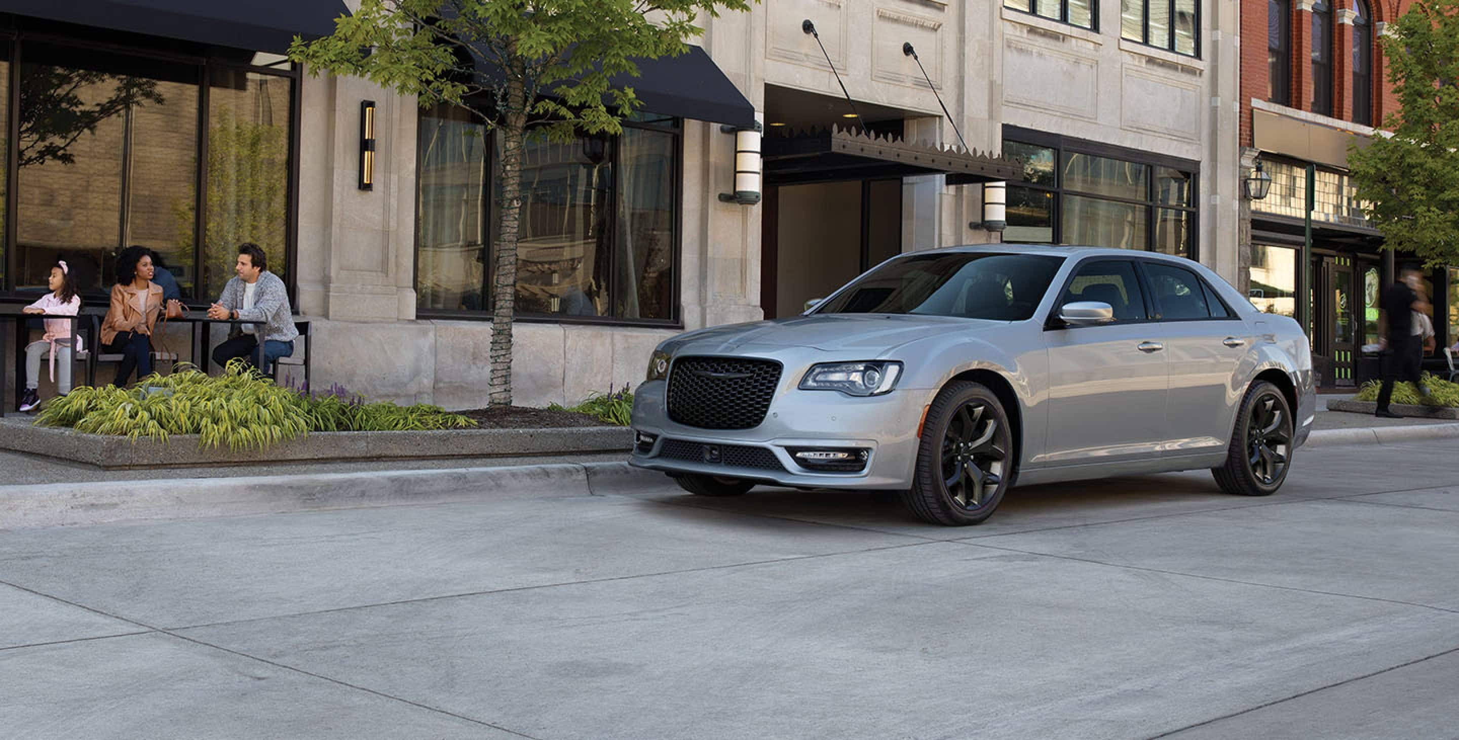 2022 Chrysler 300 Sedan | Interior & Exterior Pictures