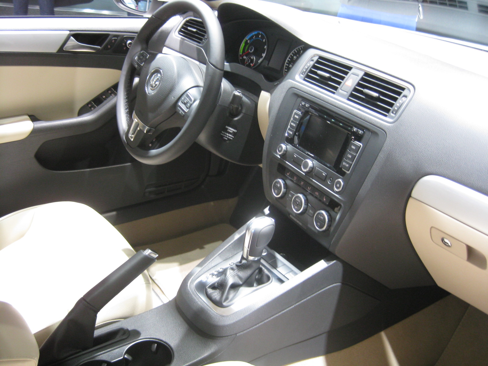 VW – 2014 Golf Hybrid interior | Todd Bianco's ACarIsNotARefrigerator.com  Blog