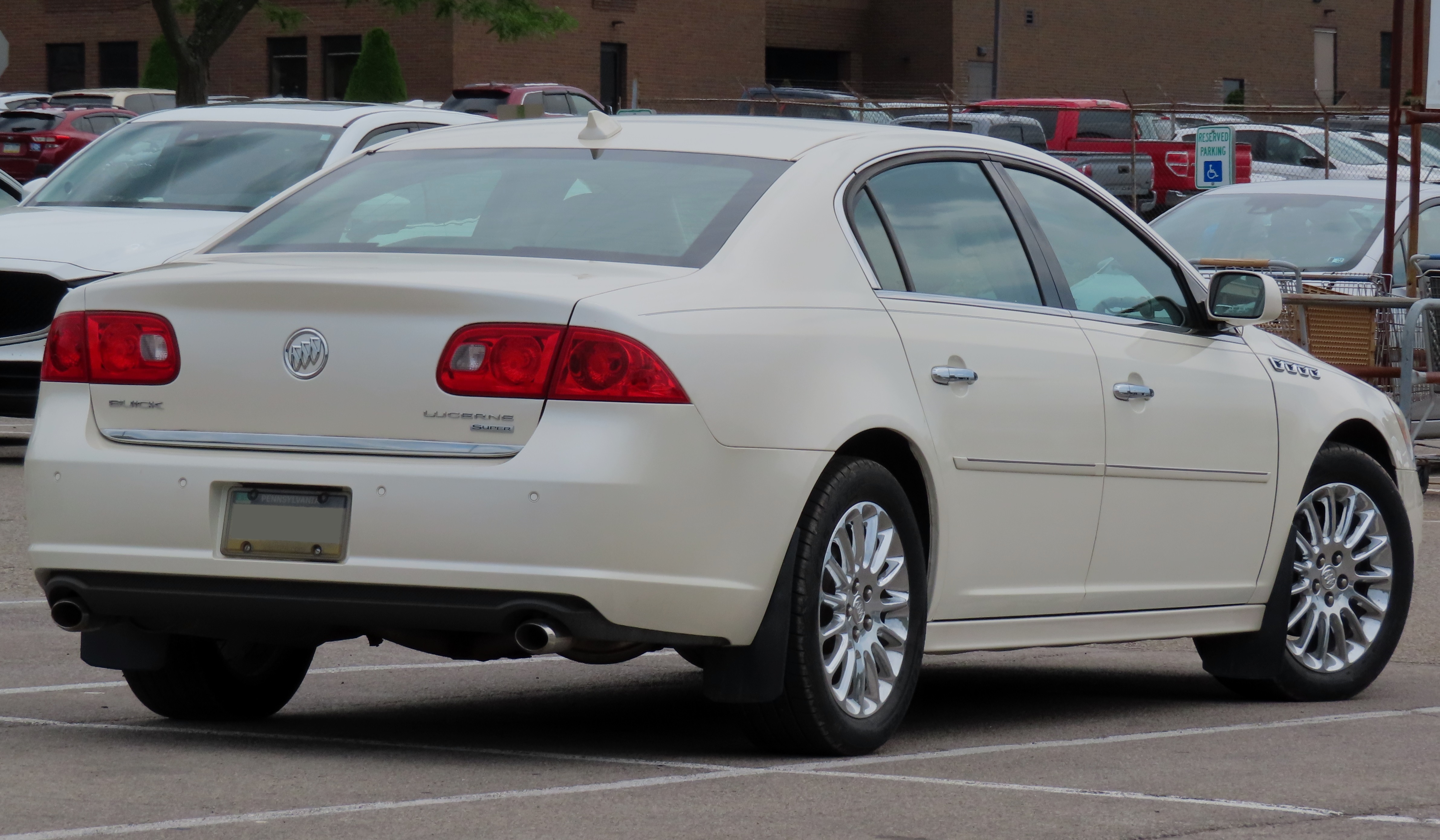 File:2009 Buick Lucerne Super, rear right, 07-26-2022.jpg - Wikimedia  Commons