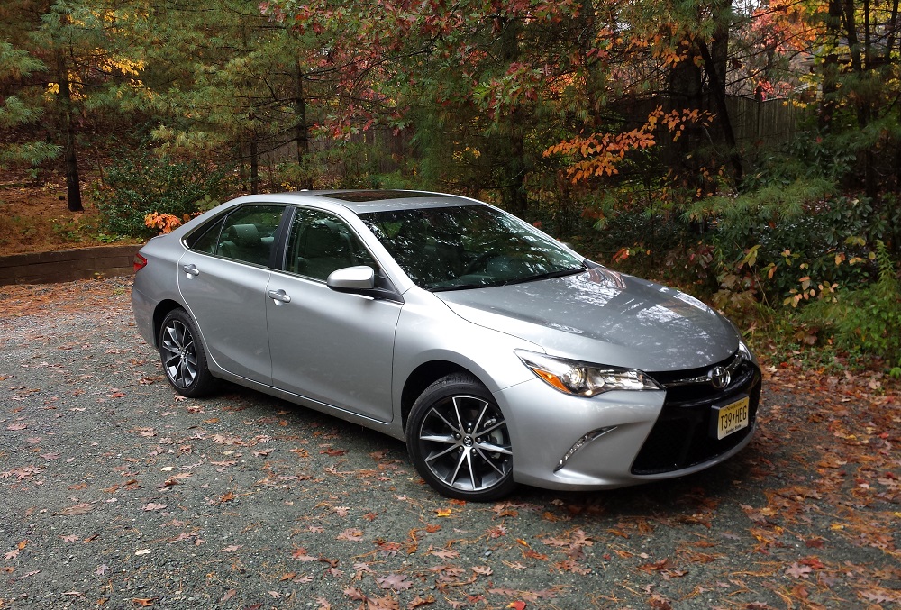 REVIEW: 2017 Toyota Camry XSE - Mid-Trim Done Right - BestRide