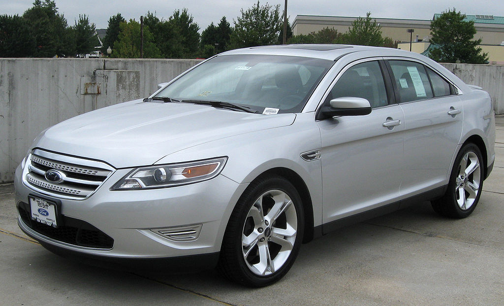 File:2010 Ford Taurus SHO -- 09-07-2009.jpg - Wikimedia Commons