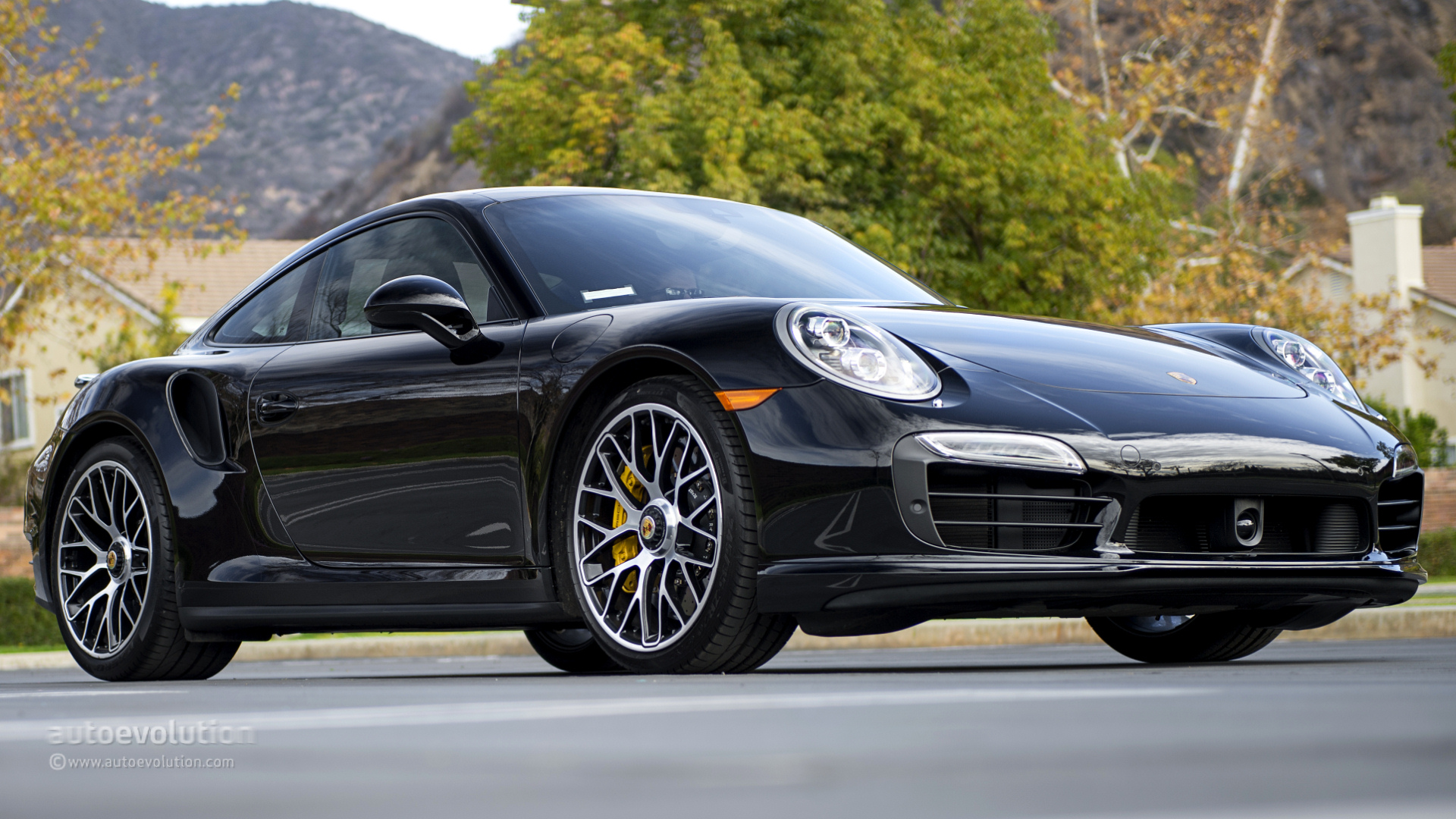 2014 PORSCHE 911 Turbo S Review - autoevolution