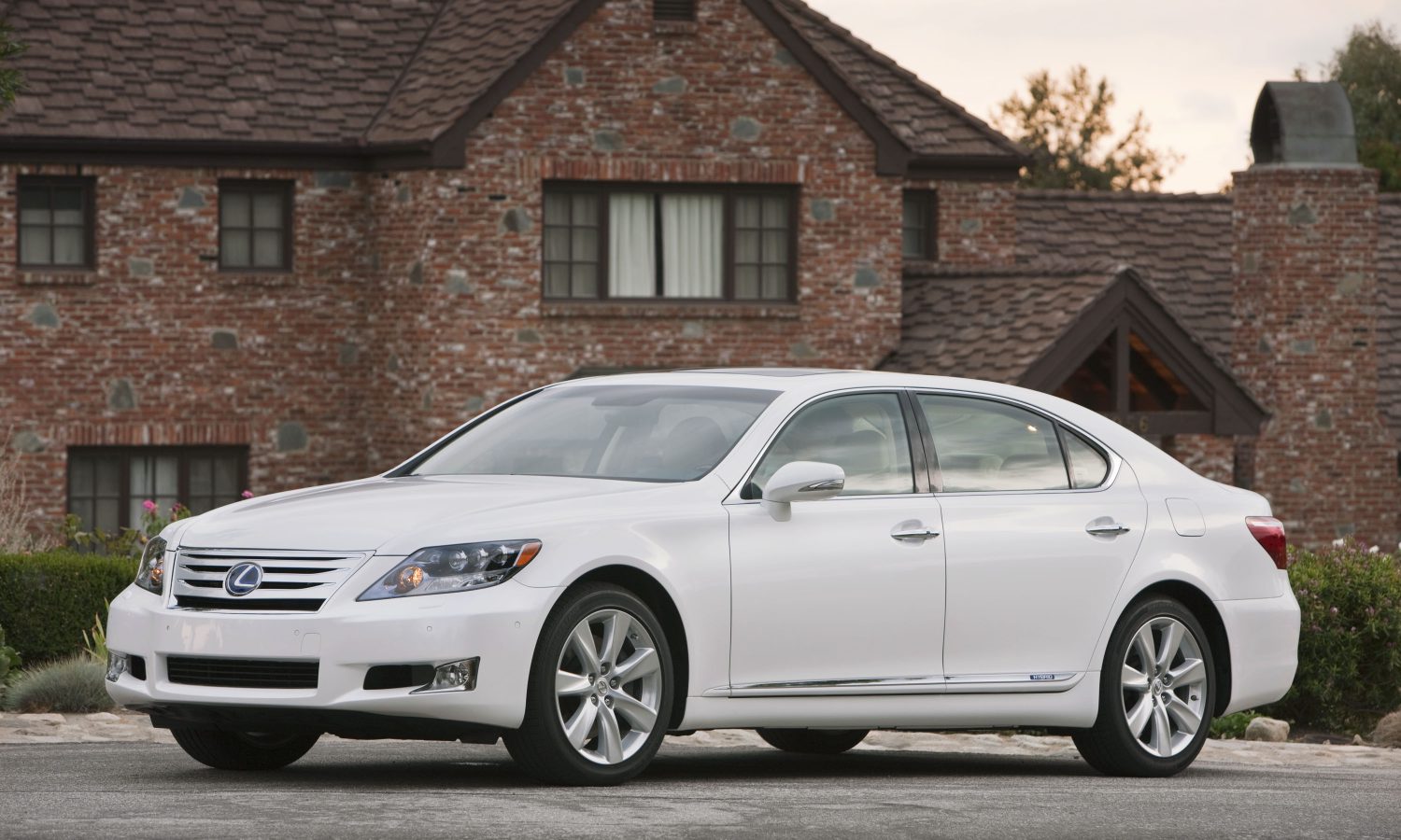 2010 Lexus LS 600h L 008 - Lexus USA Newsroom