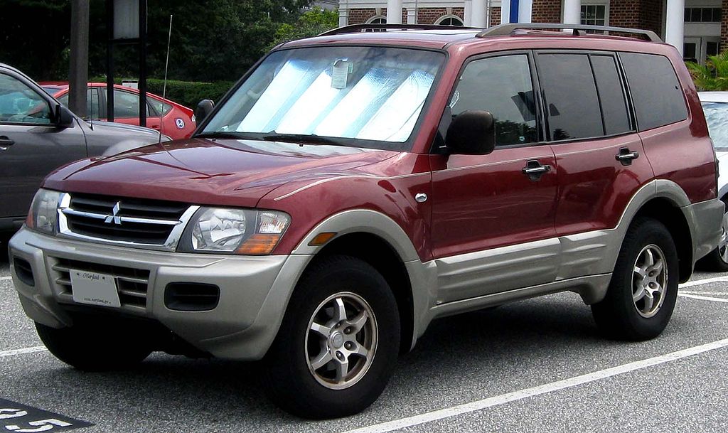 File:2001-2002 Mitsubishi Montero -- 08-16-2010.jpg - Wikimedia Commons