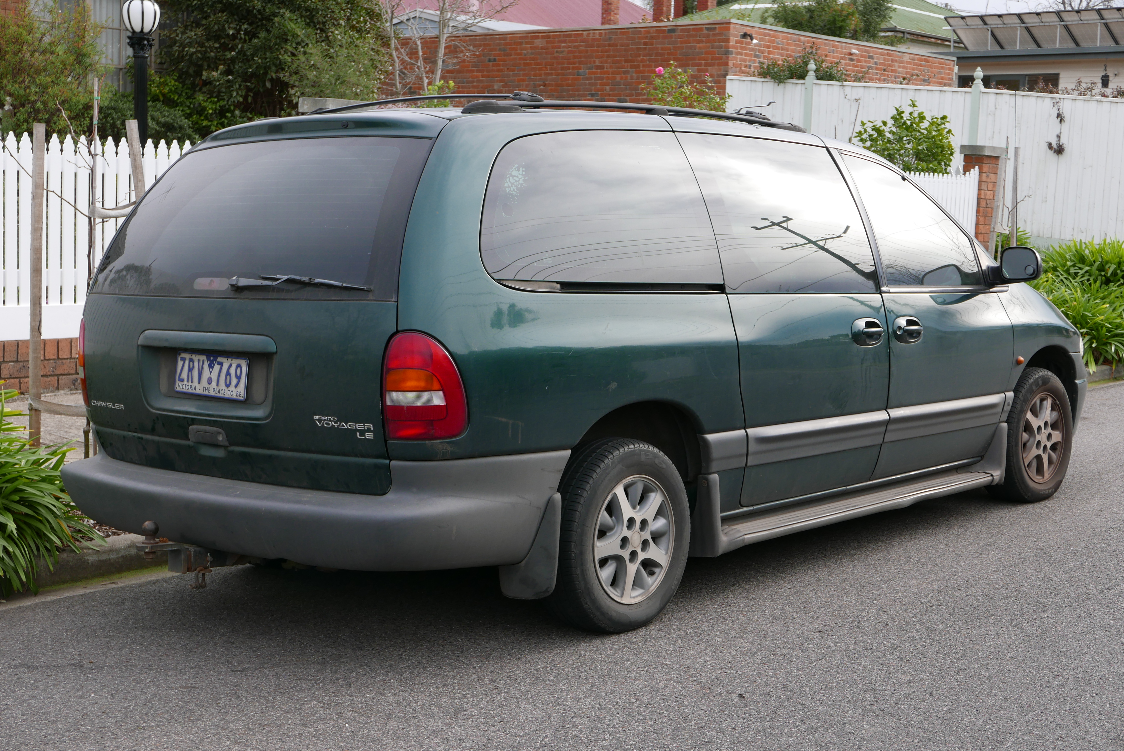 File:1998 Chrysler Grand Voyager (GH) LE van (2015-07-10) 02.jpg - Wikipedia