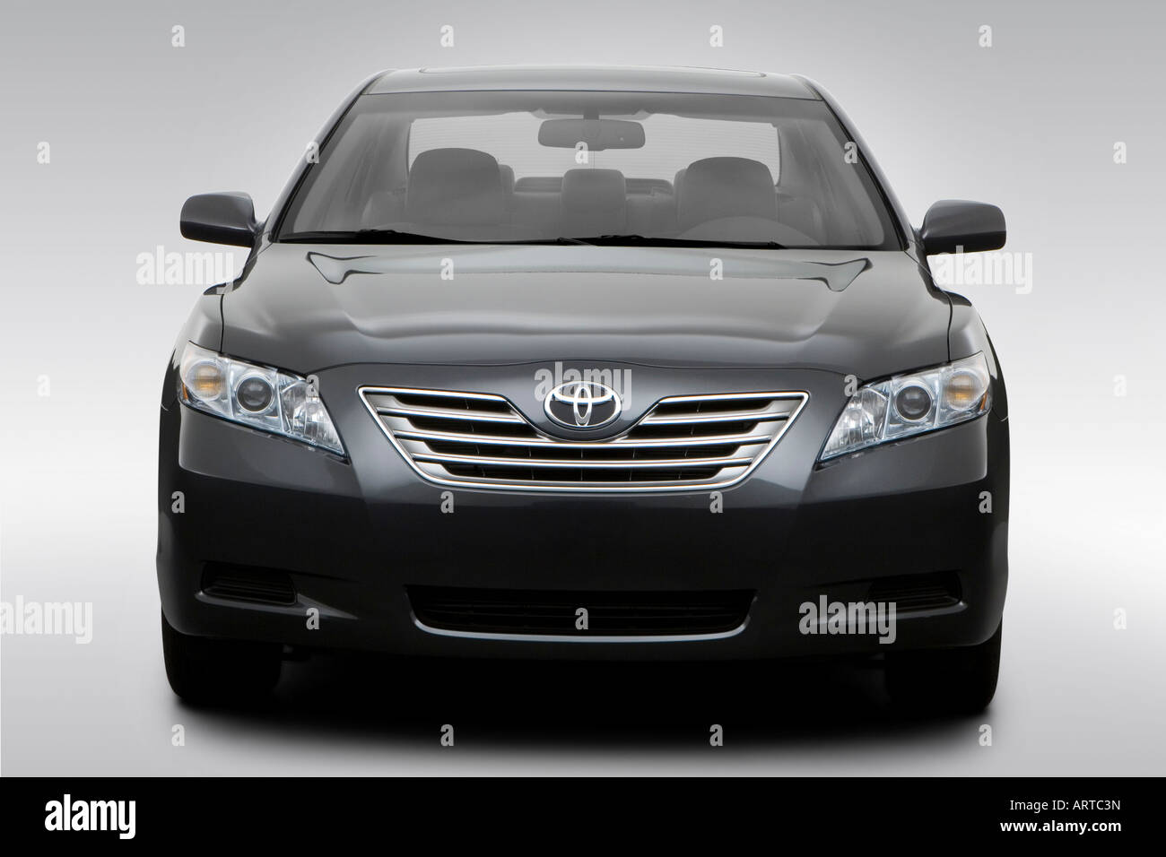 2008 Toyota Camry Hybrid in Gray - Low/Wide Front Stock Photo - Alamy