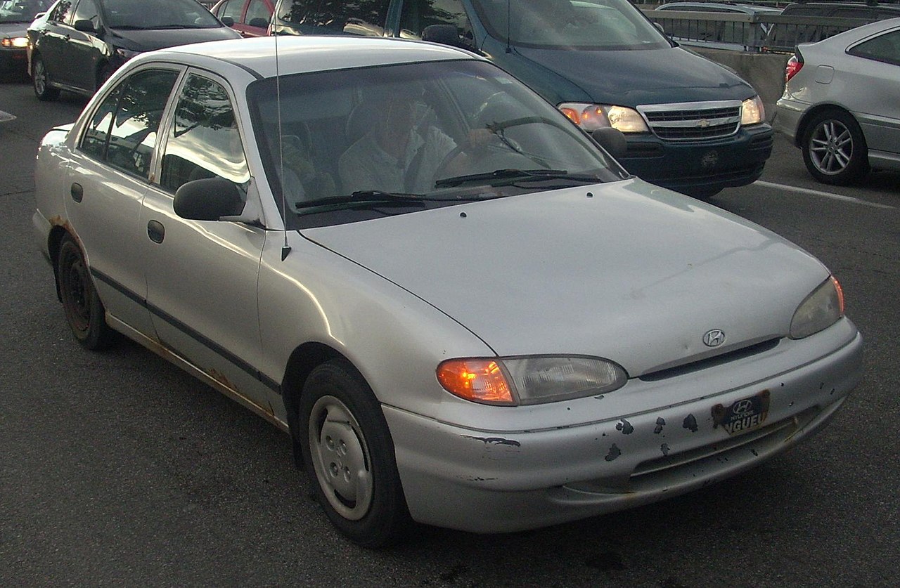 File:1995-'97 Hyundai Accent Sedan.JPG - Wikimedia Commons