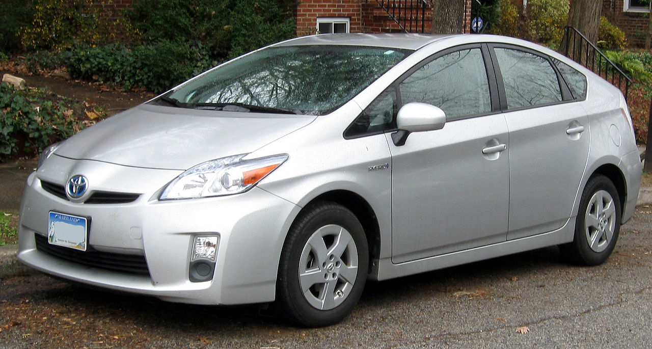 File:2010-2011 Toyota Prius -- 12-21-2011.jpg - Wikimedia Commons