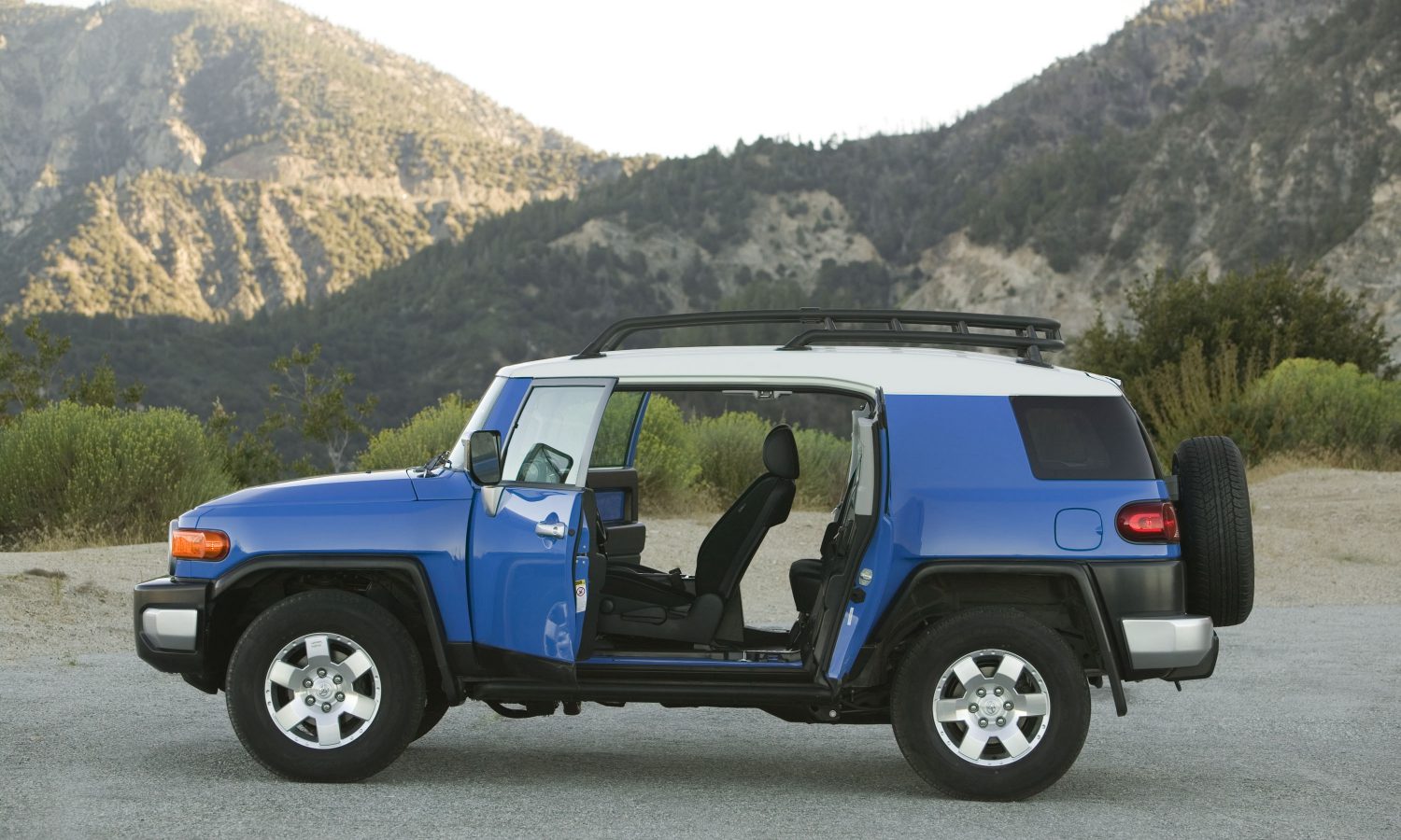 2009 - 2010 Toyota FJ Cruiser 038 - Toyota USA Newsroom