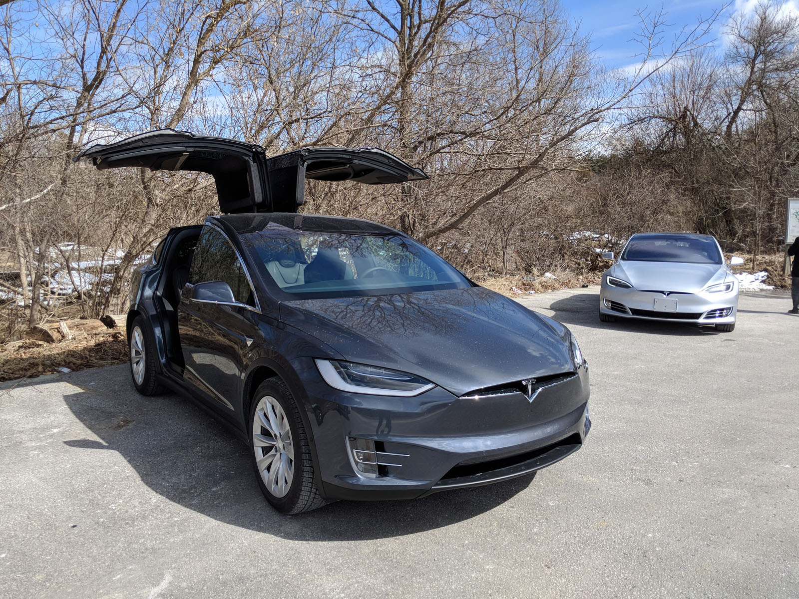 Should You Buy a 2019 Tesla Model X? - Motor Illustrated