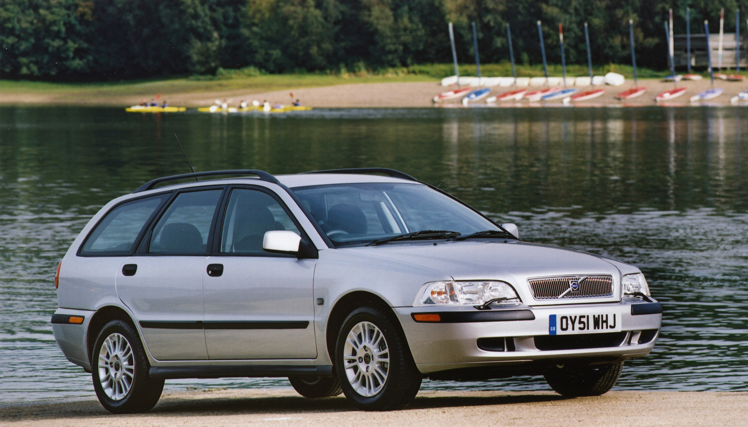 Volvo V40 (2001) - picture 1 of 2