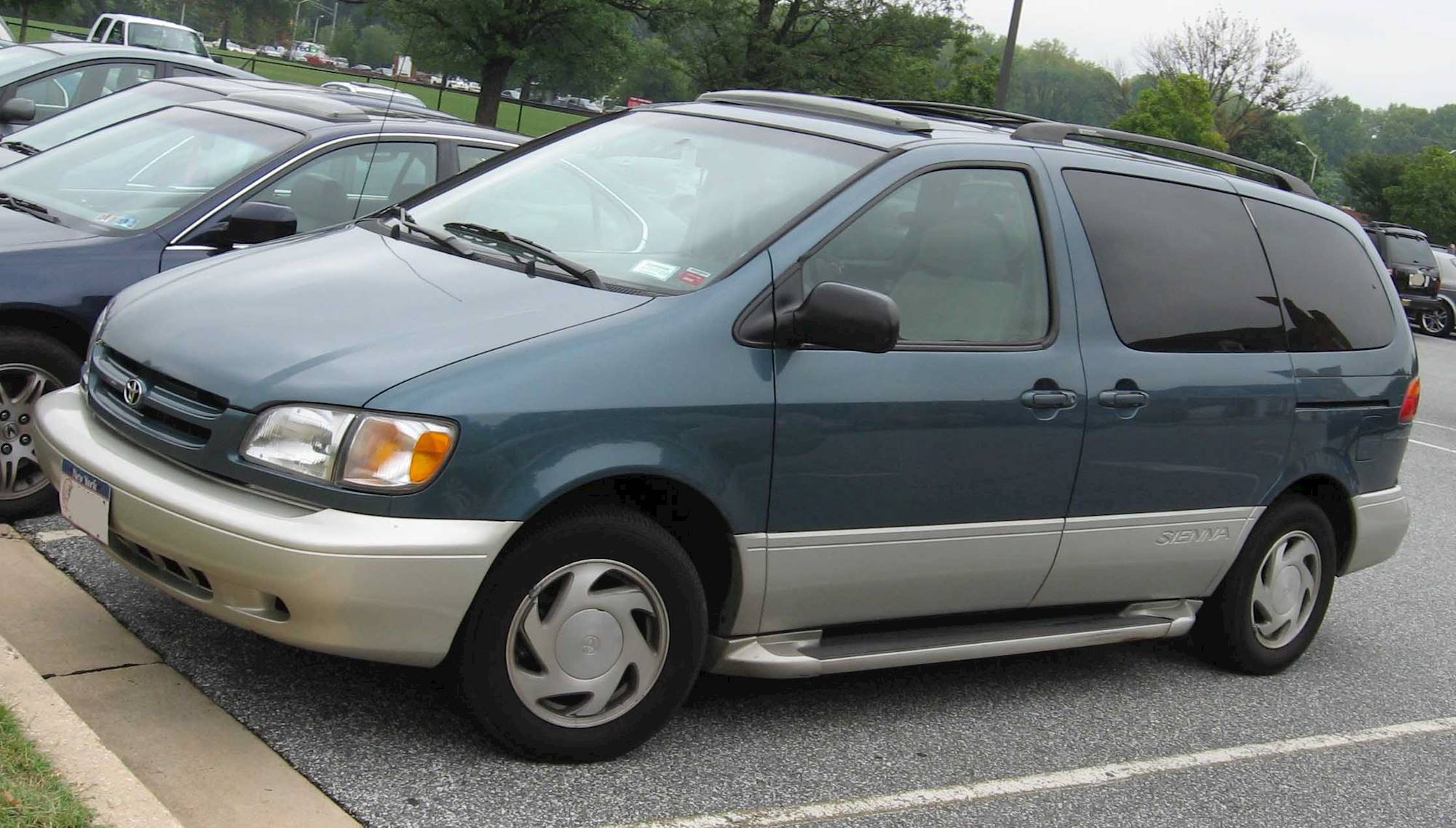 1999 Toyota Sienna XLE - Passenger Minivan 3.0L V6 auto