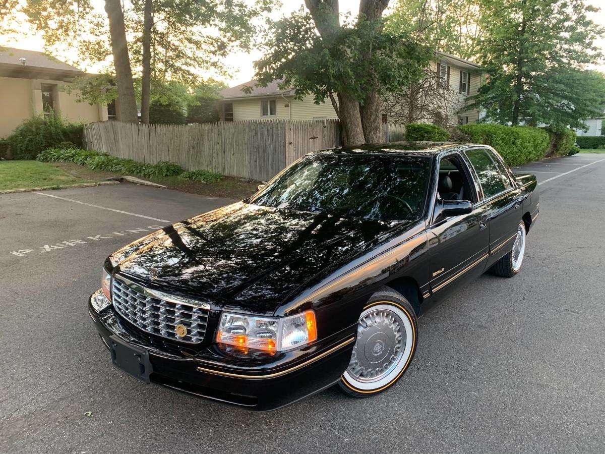 1999 Cadillac Sedan DeVille D'elegance