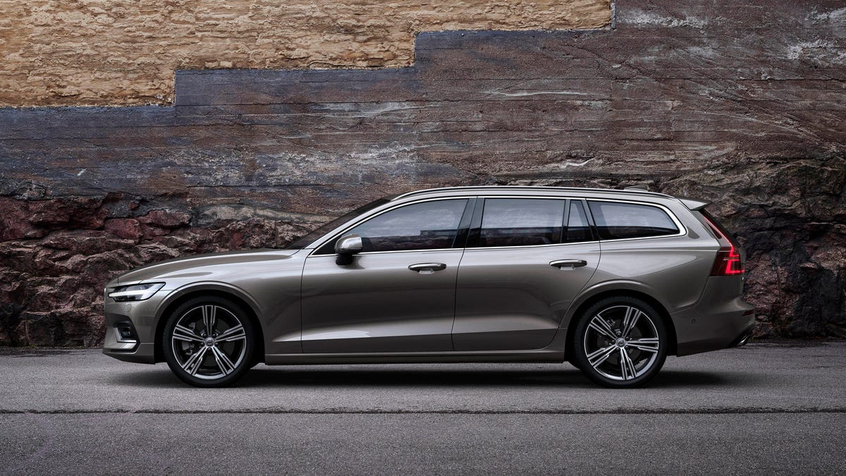 2019 Volvo V60 is your new lustworthy plug-in wagon - CNET