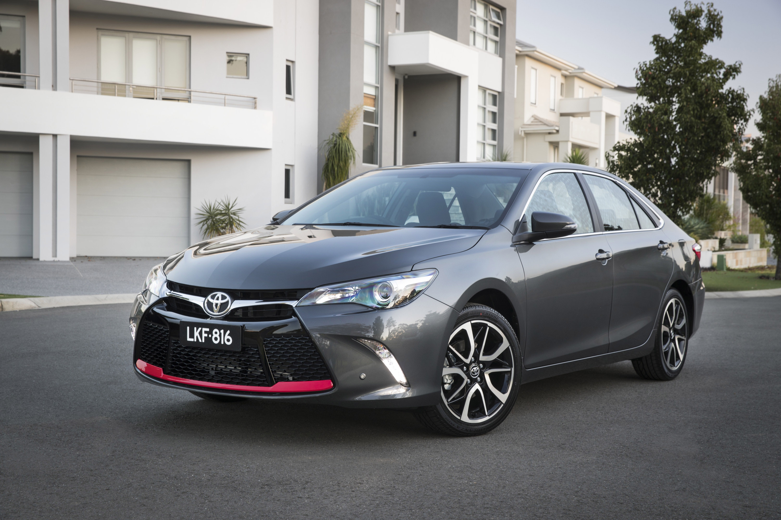 2016 TOYOTA Camry Pictures, Prices and Reviews - Driverbase
