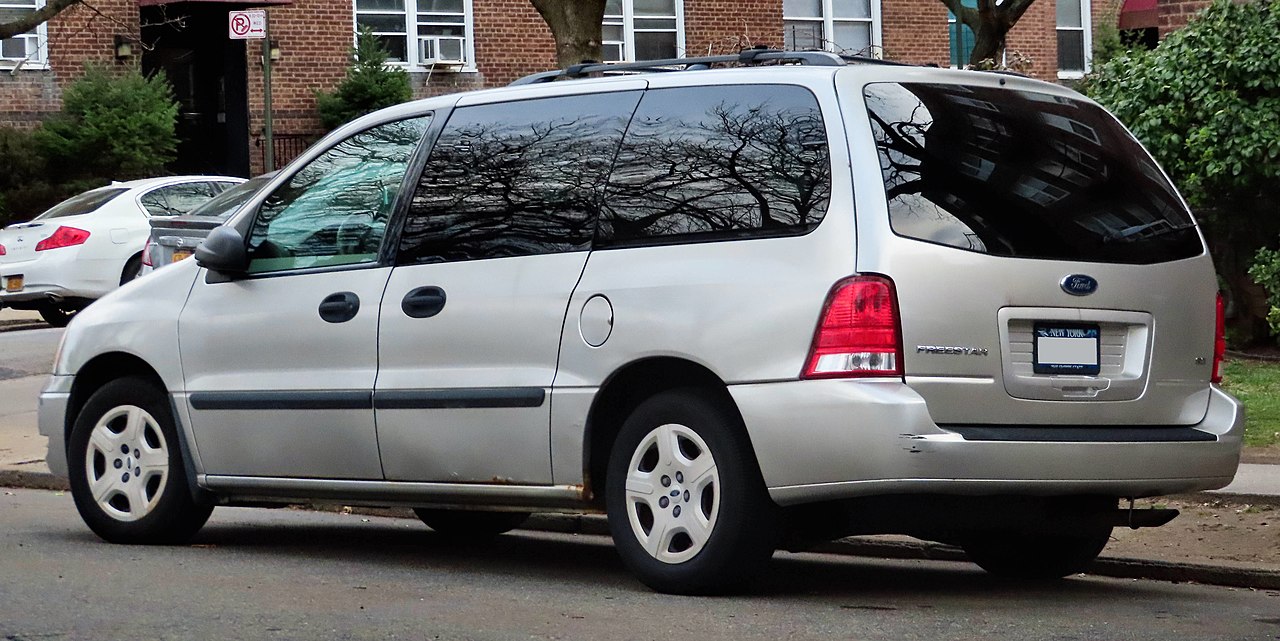 File:2004 Ford Freestar SE, rear 3.11.20.jpg - Wikimedia Commons