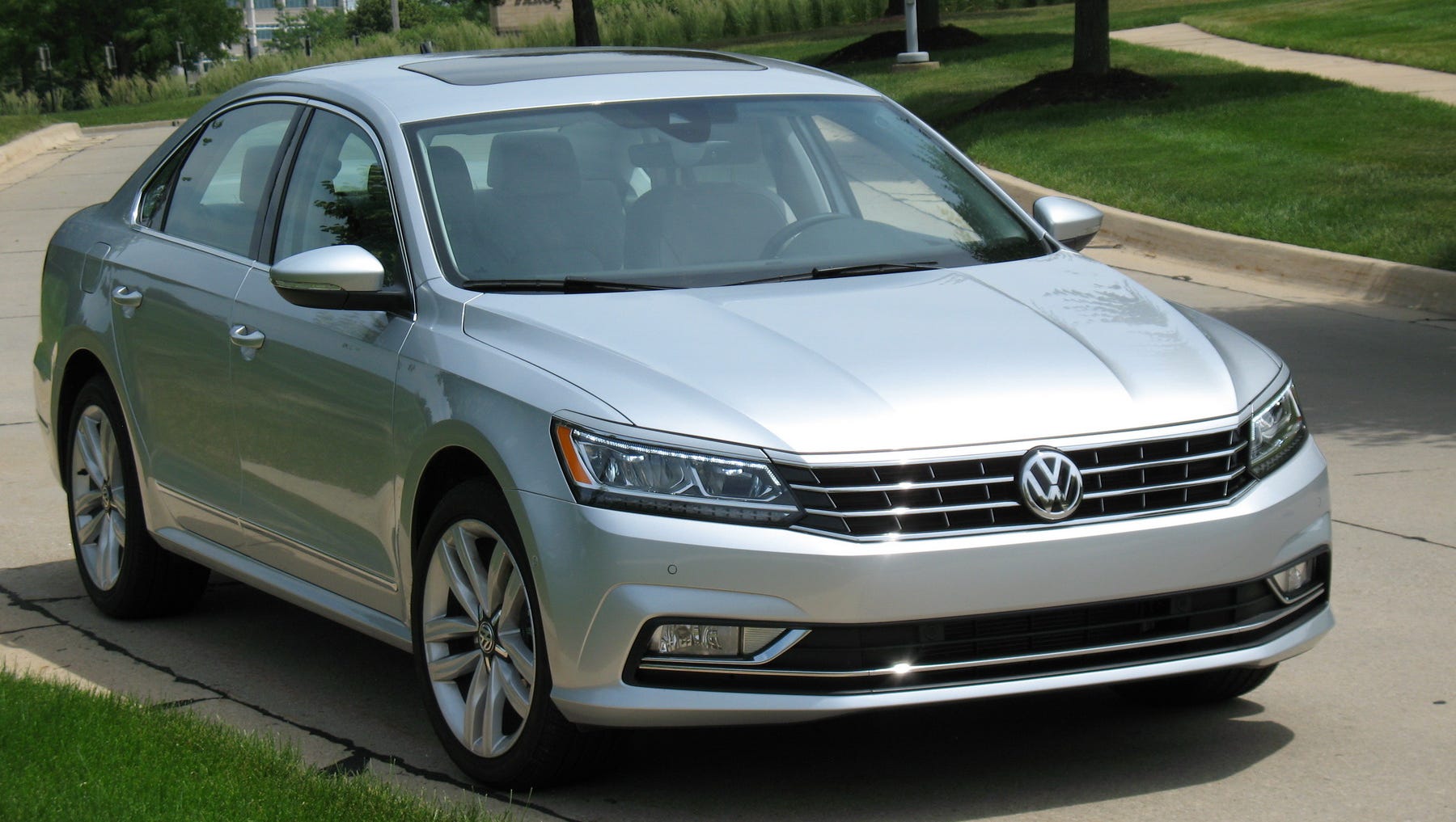 Auto review: 2017 Volkswagen Passat is fast, roomy and economical