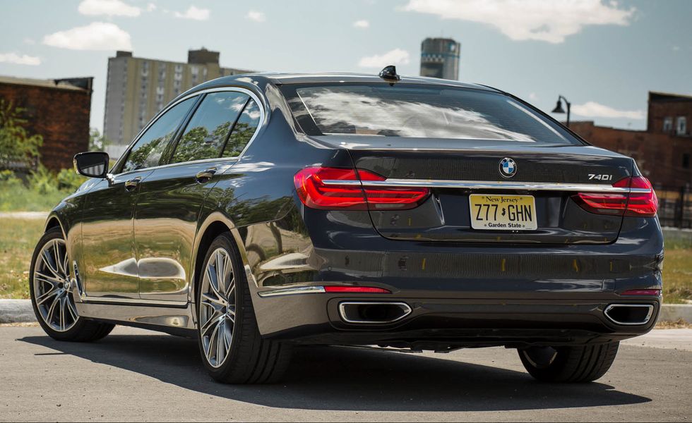 2017 BMW 7-Series Review, Pricing, and Specs