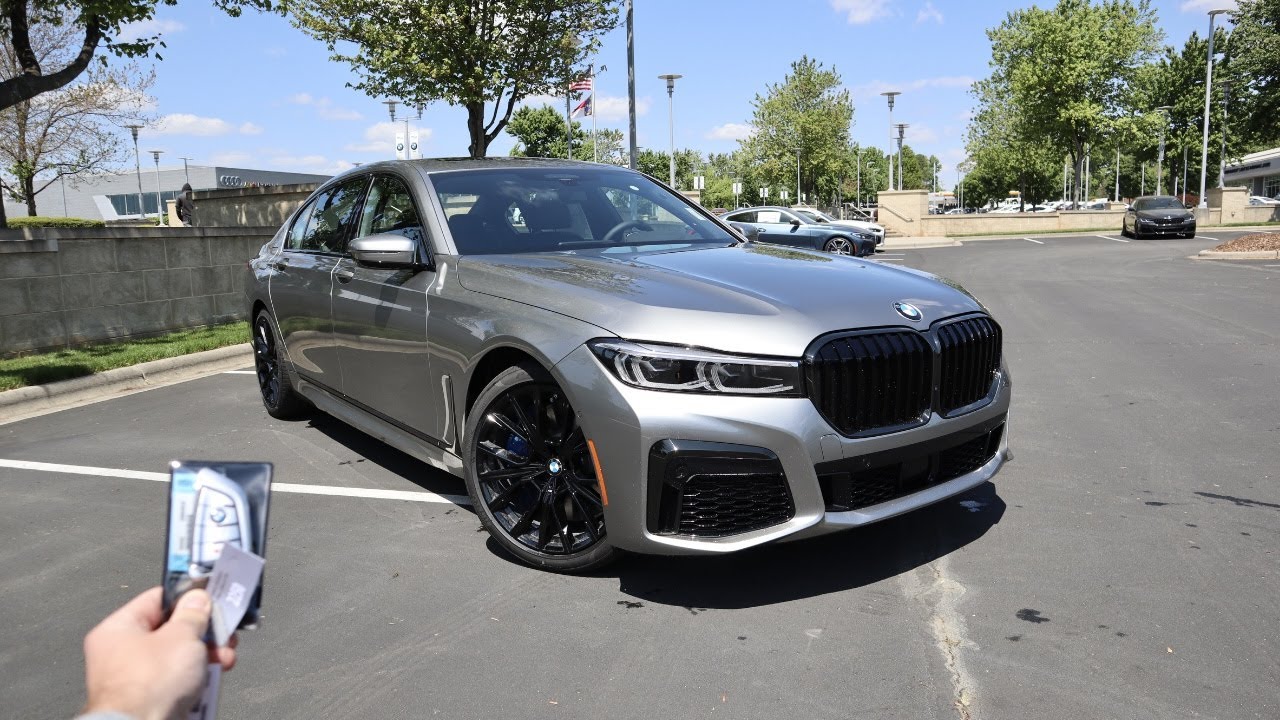 2022 BMW 740i: Start Up, Exhaust, Test Drive and Review - YouTube