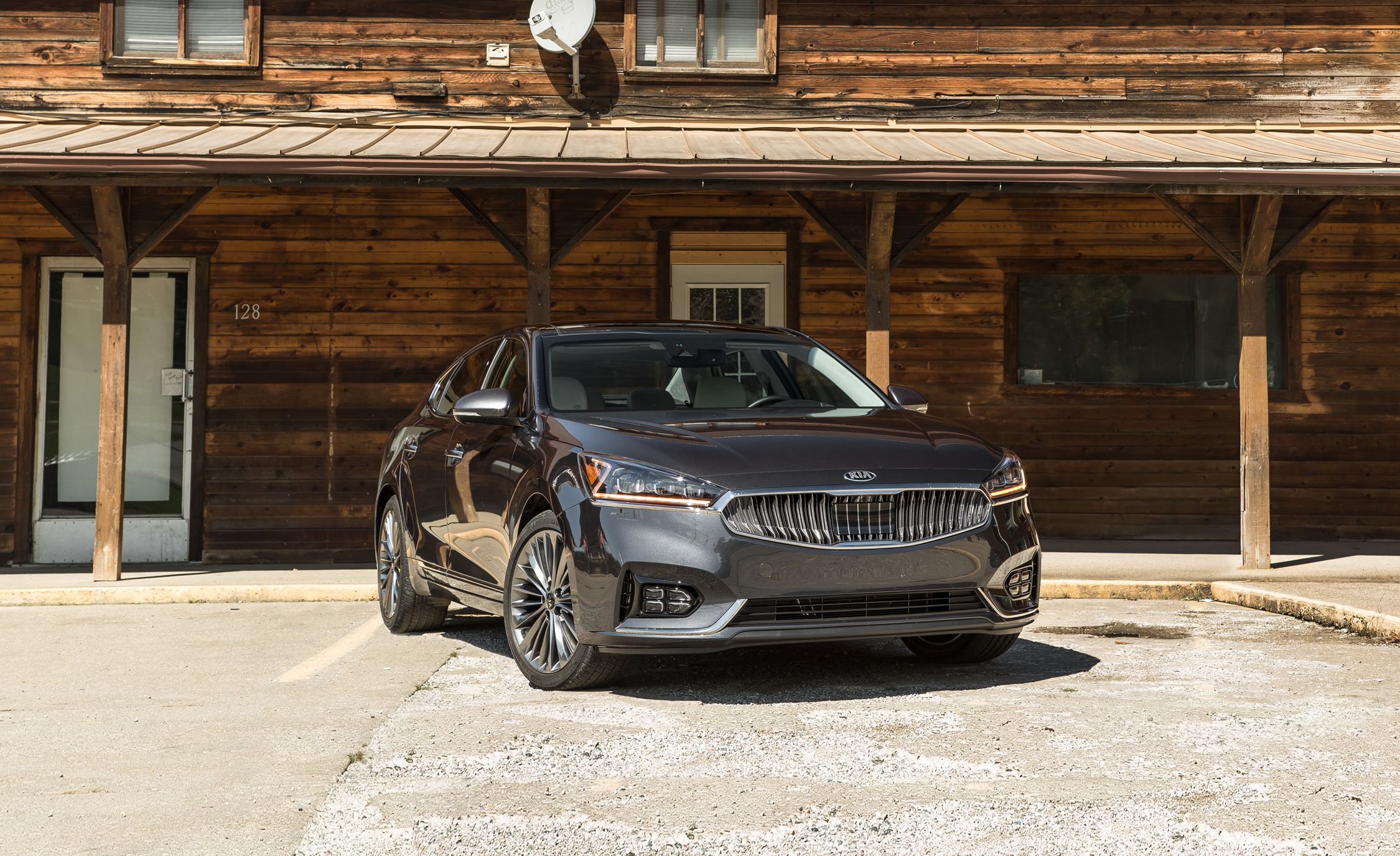2019 Kia Cadenza Review, Pricing, and Specs