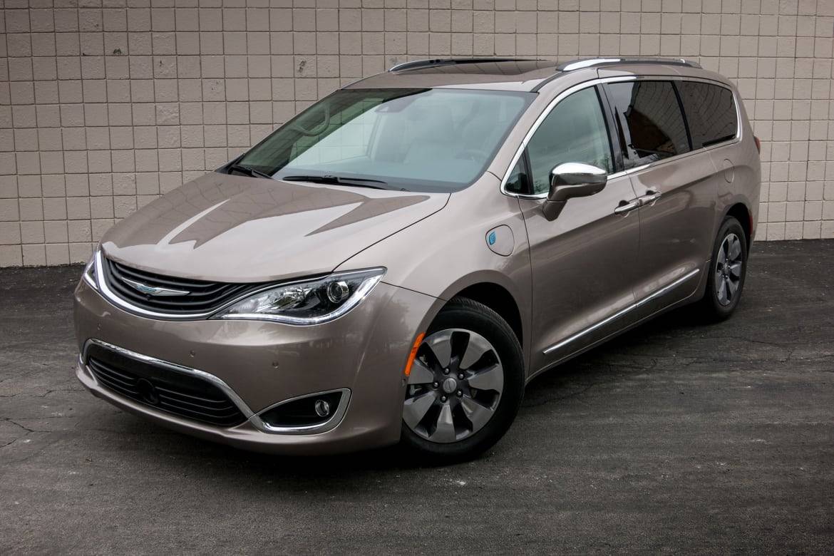 How fuel-efficient is Chrysler's new plug-in hybrid minivan? | Cars.com