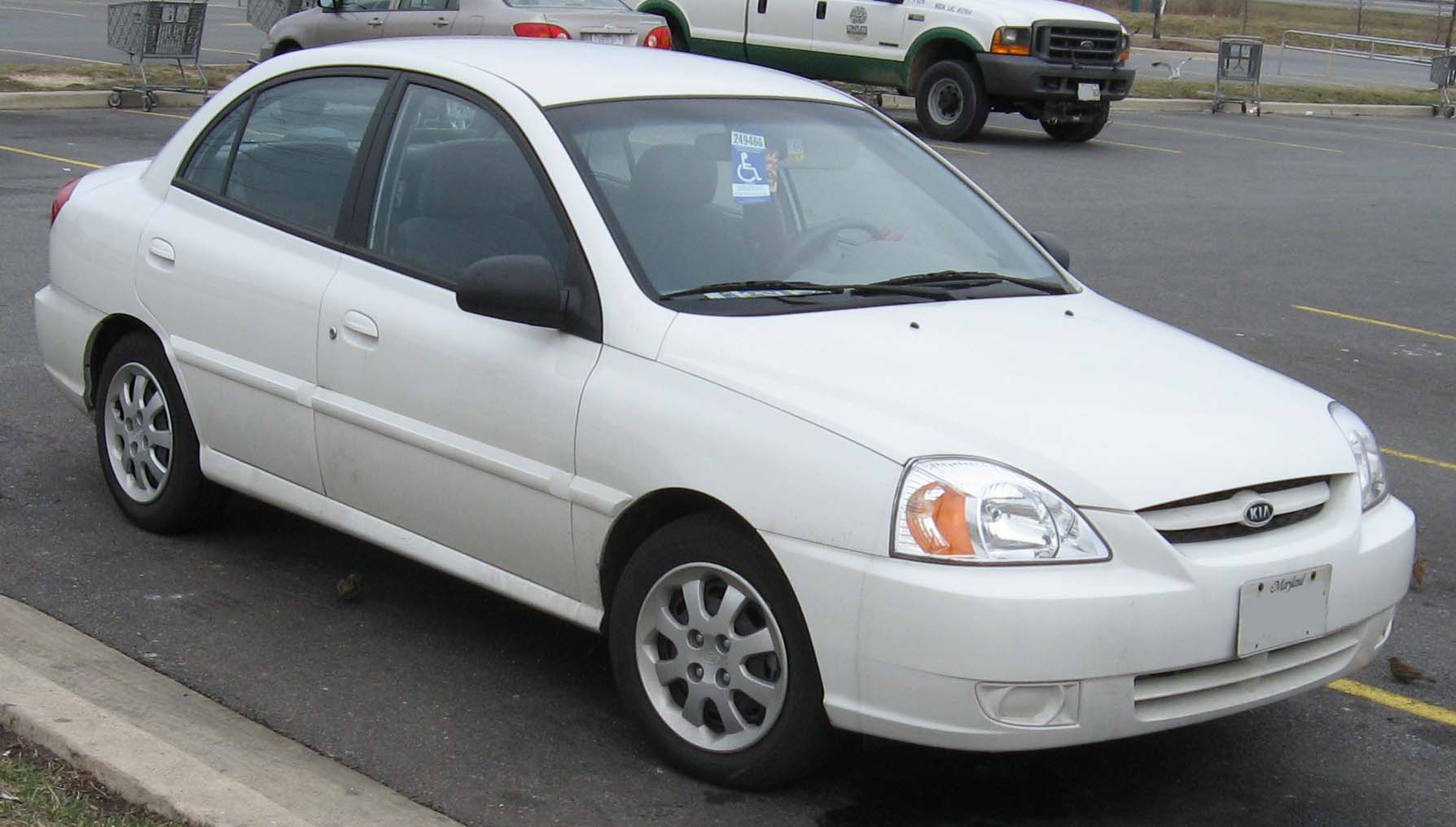 File:2003-2005 Kia Rio.jpg - Wikimedia Commons