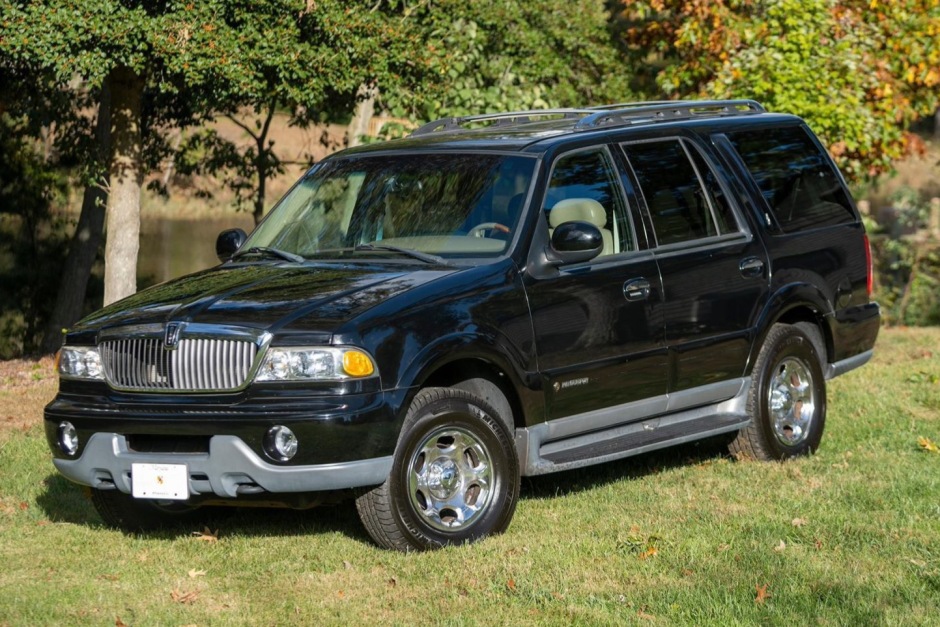 No Reserve: 12k-Mile 2001 Lincoln Navigator for sale on BaT Auctions - sold  for $22,000 on February 5, 2022 (Lot #65,064) | Bring a Trailer