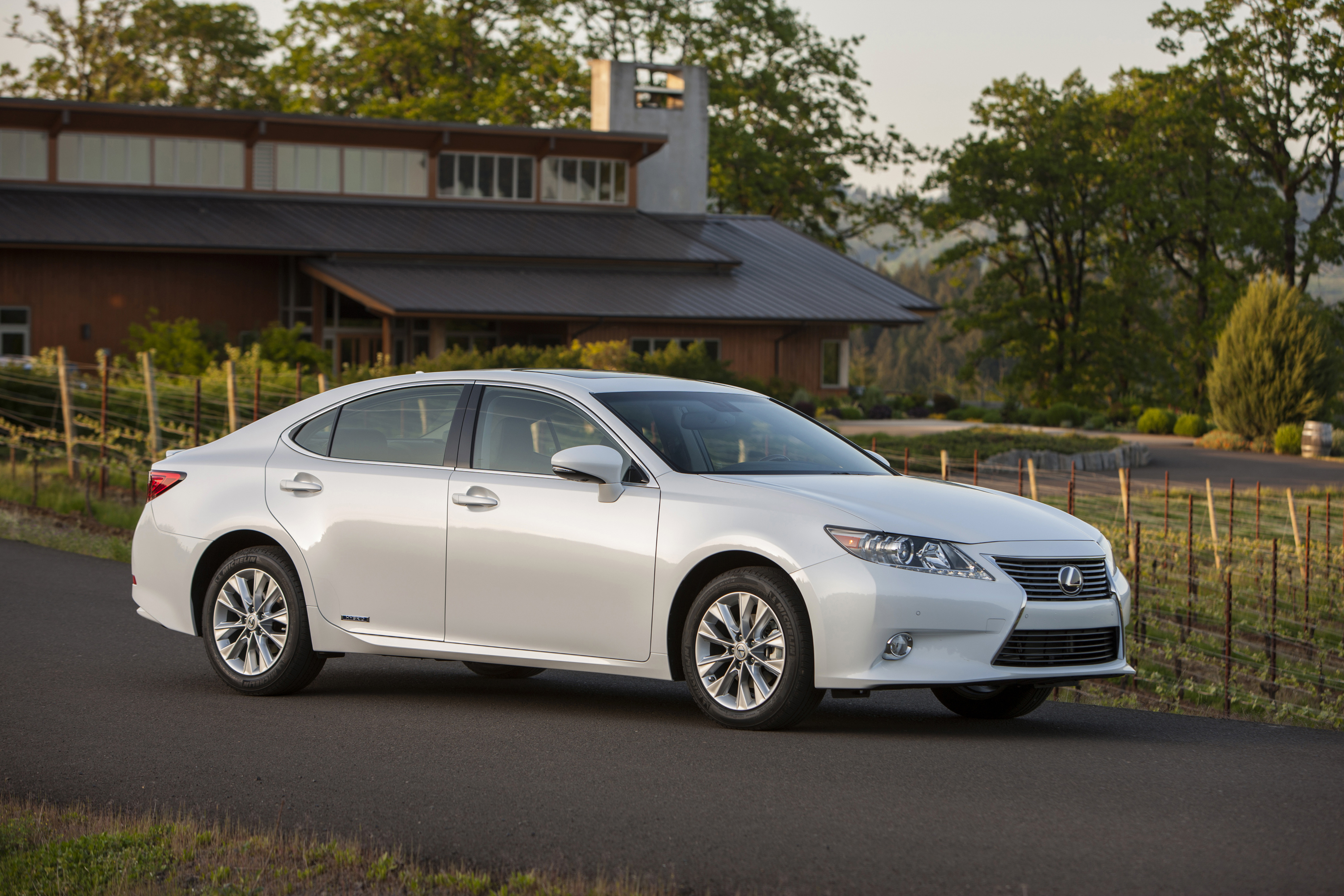 2013 - 2015 Lexus ES 300h 013 - Lexus USA Newsroom