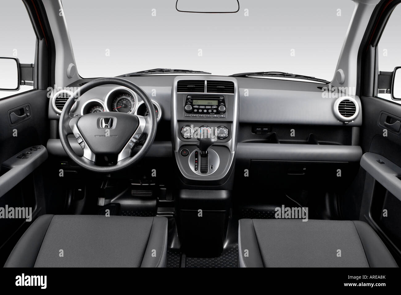 2006 Honda Element EX-P in Orange - Dashboard, center console, gear shifter  view Stock Photo - Alamy