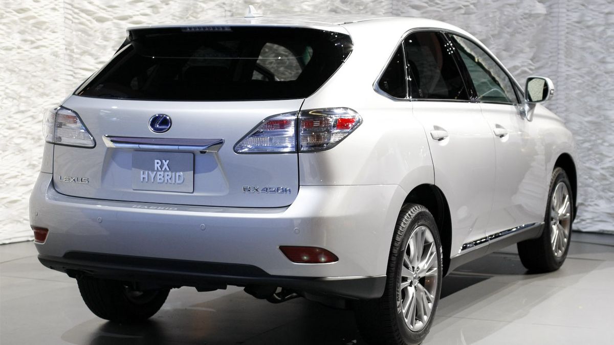 2010 Lexus RX350 / RX450h Hybrid Revealed