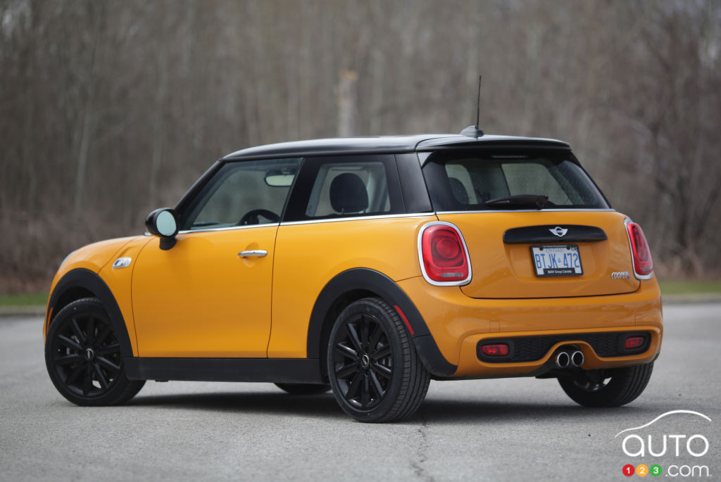2014 MINI Cooper S Review Editor's Review | Car Reviews | Auto123