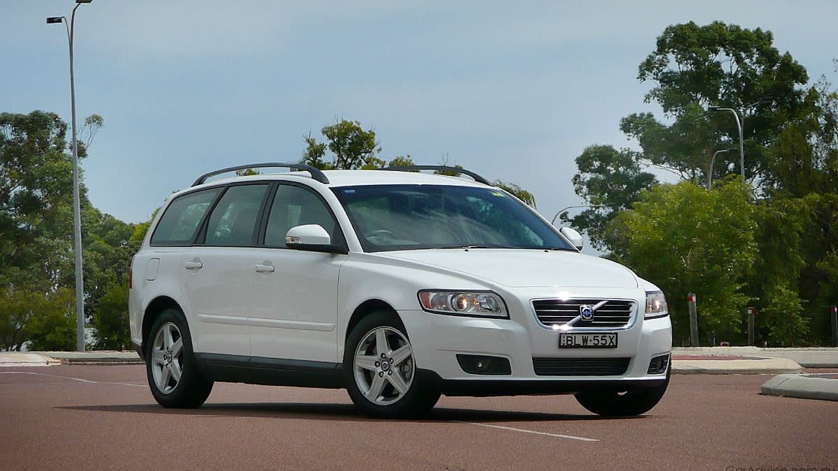 Volvo V50 Review & Road Test - Drive