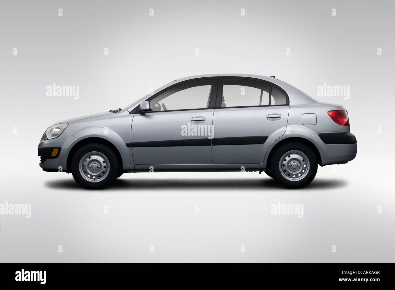 2008 Kia Rio in Silver - Drivers Side Profile Stock Photo - Alamy