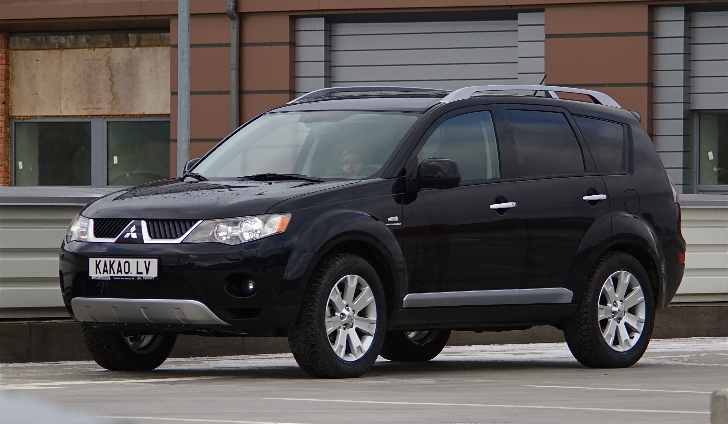 File:Mitsubishi Outlander 2008 1 (8453448692).jpg - Wikimedia Commons