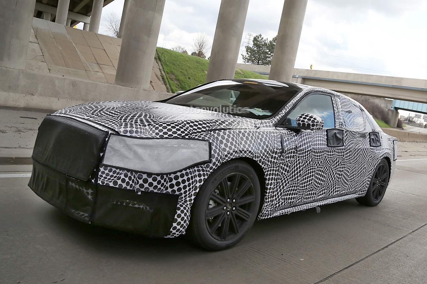 2017 Lincoln Continental Flagship Spied for the First Time in Production  Form - autoevolution