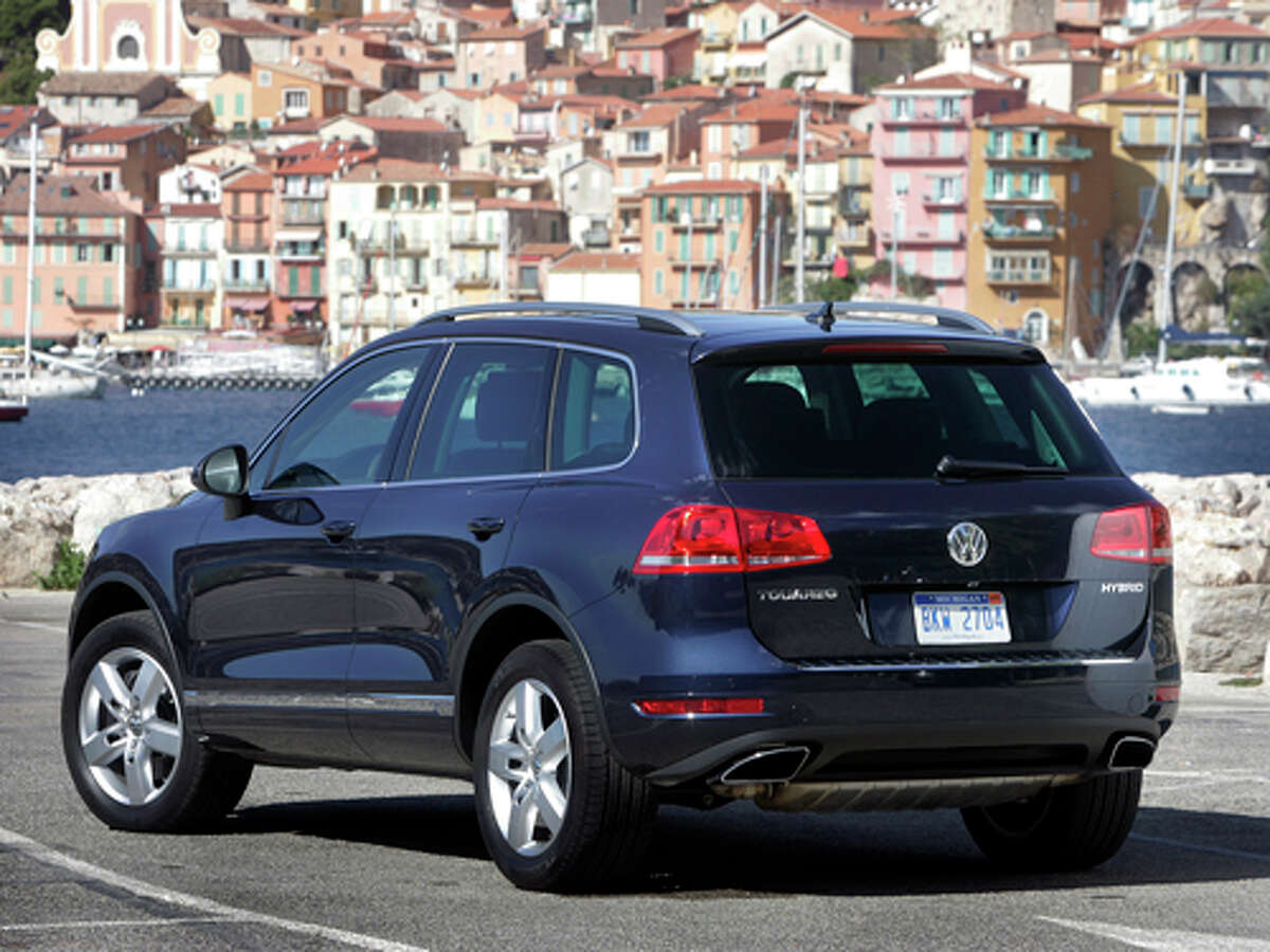 Dual Duty, Duel Fuel: 2011 Volkswagen Touareg Hybrid