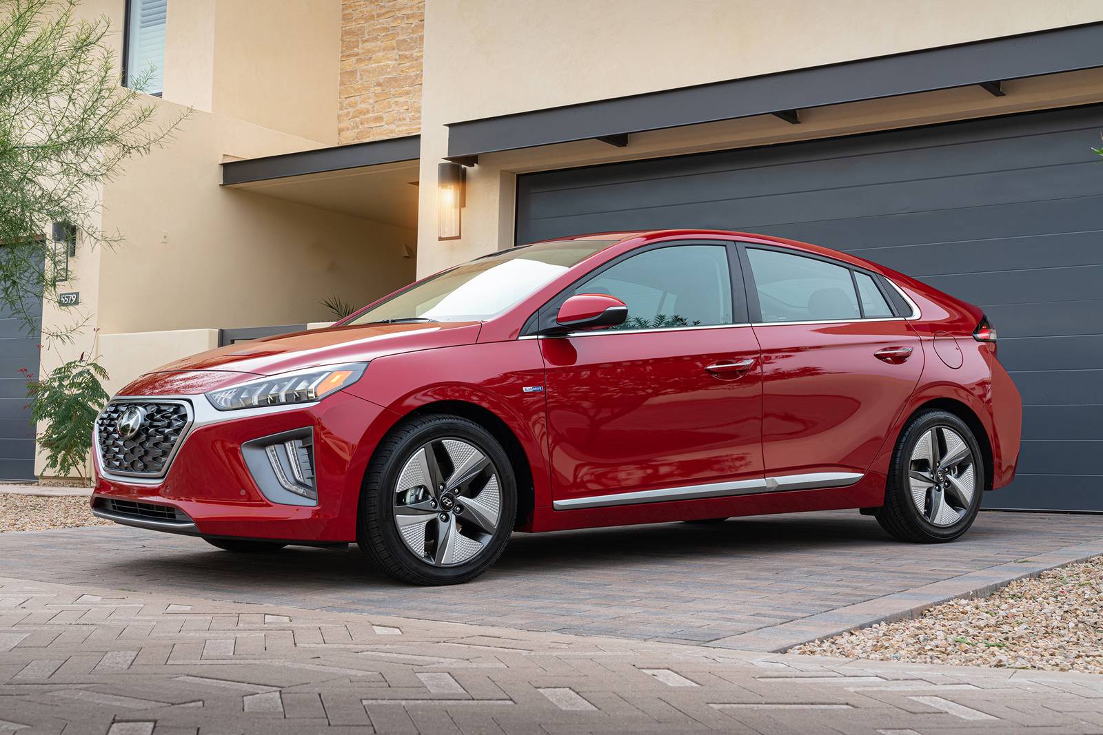 2022 Hyundai Ioniq Hybrid Prices, Reviews, and Pictures | Edmunds