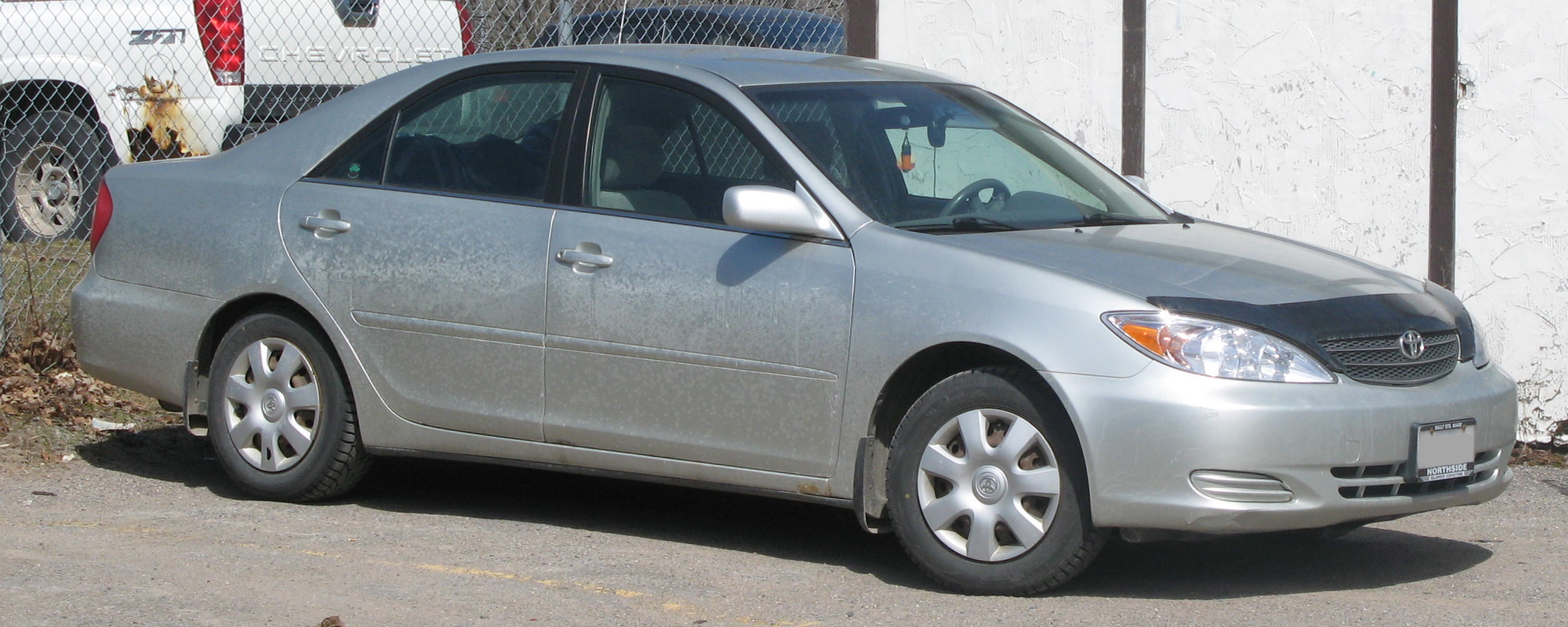 File:2003 Toyota Camry LE, Front Right, 04-24-2020.jpg - Wikimedia Commons