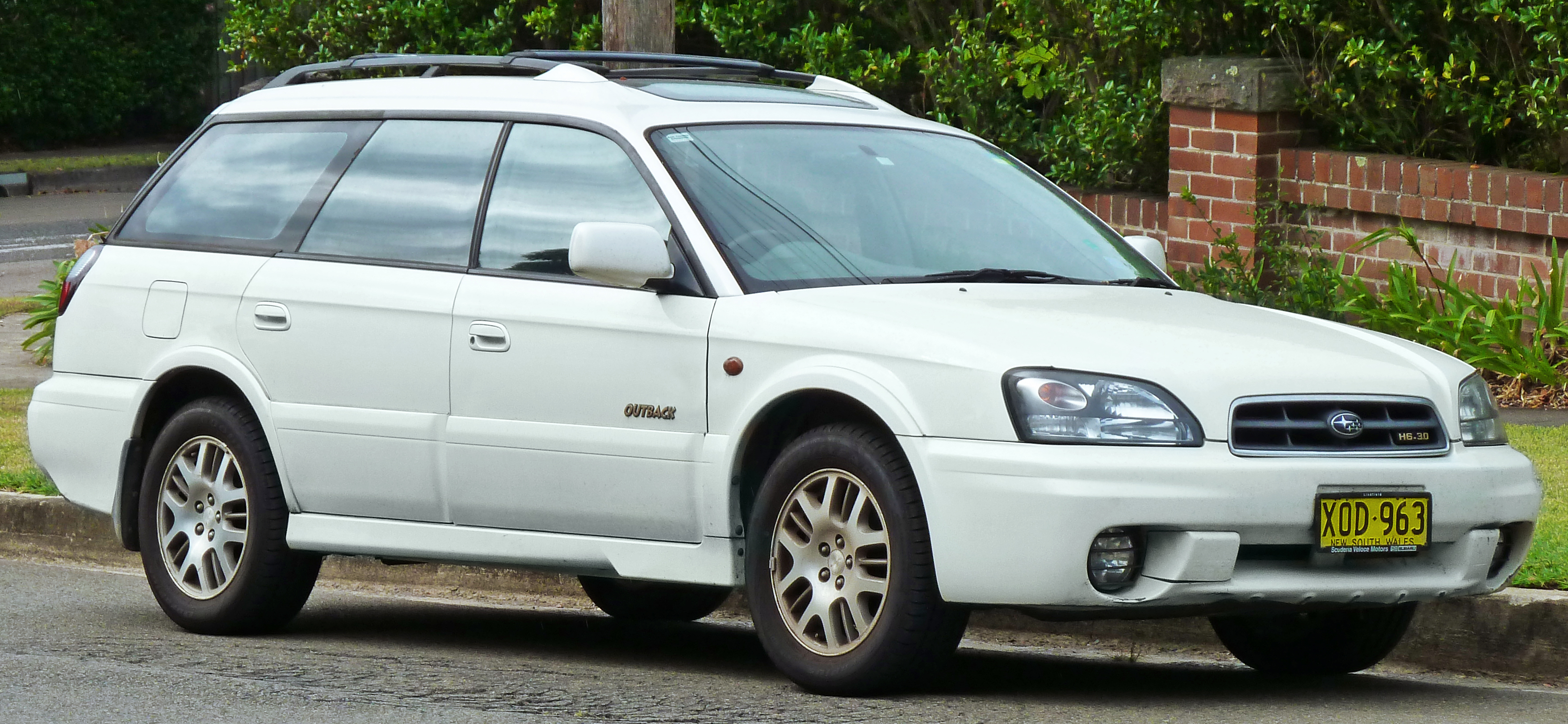File:2001 Subaru Outback (BHE MY02) H6 station wagon (2011-03-10) 01.jpg -  Wikimedia Commons