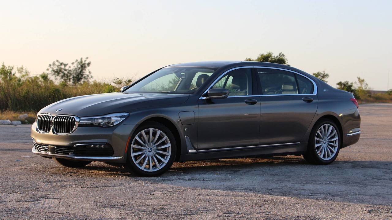 2018 BMW 740e xDrive iPerformance Review: Posh Plug-In