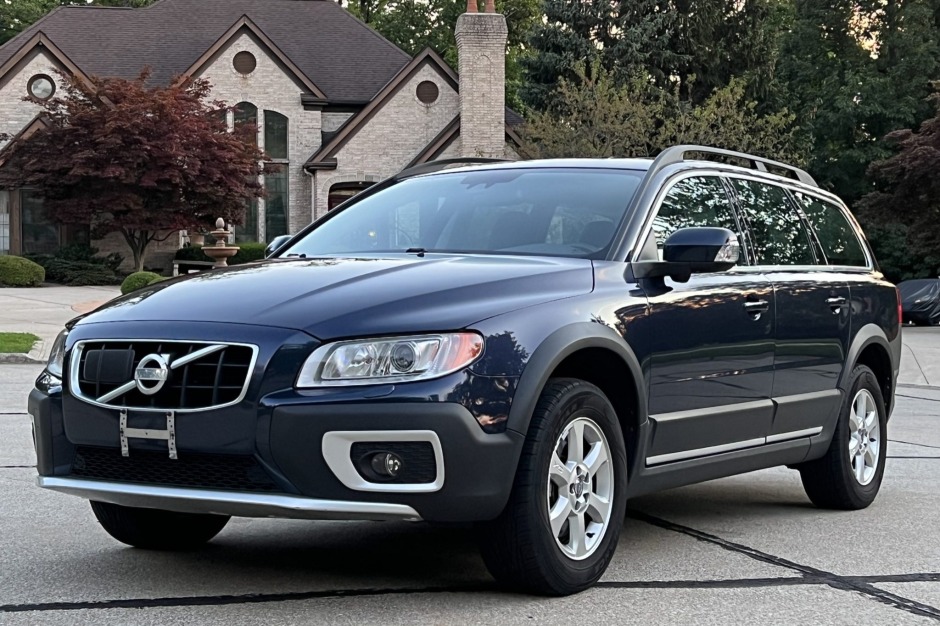 No Reserve: 2010 Volvo XC70 3.2 AWD for sale on BaT Auctions - sold for  $18,250 on September 27, 2022 (Lot #85,683) | Bring a Trailer
