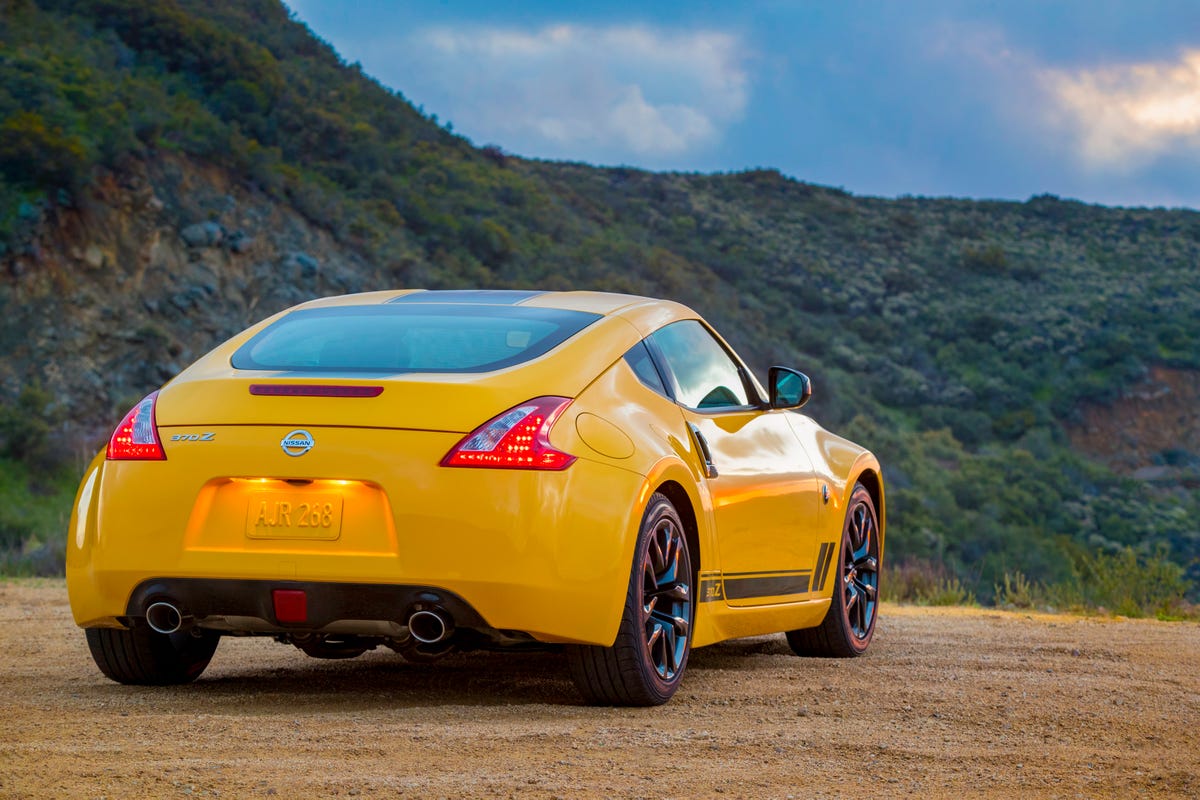 2018 Nissan 370Z is aging well, but deserves a redesign - CNET