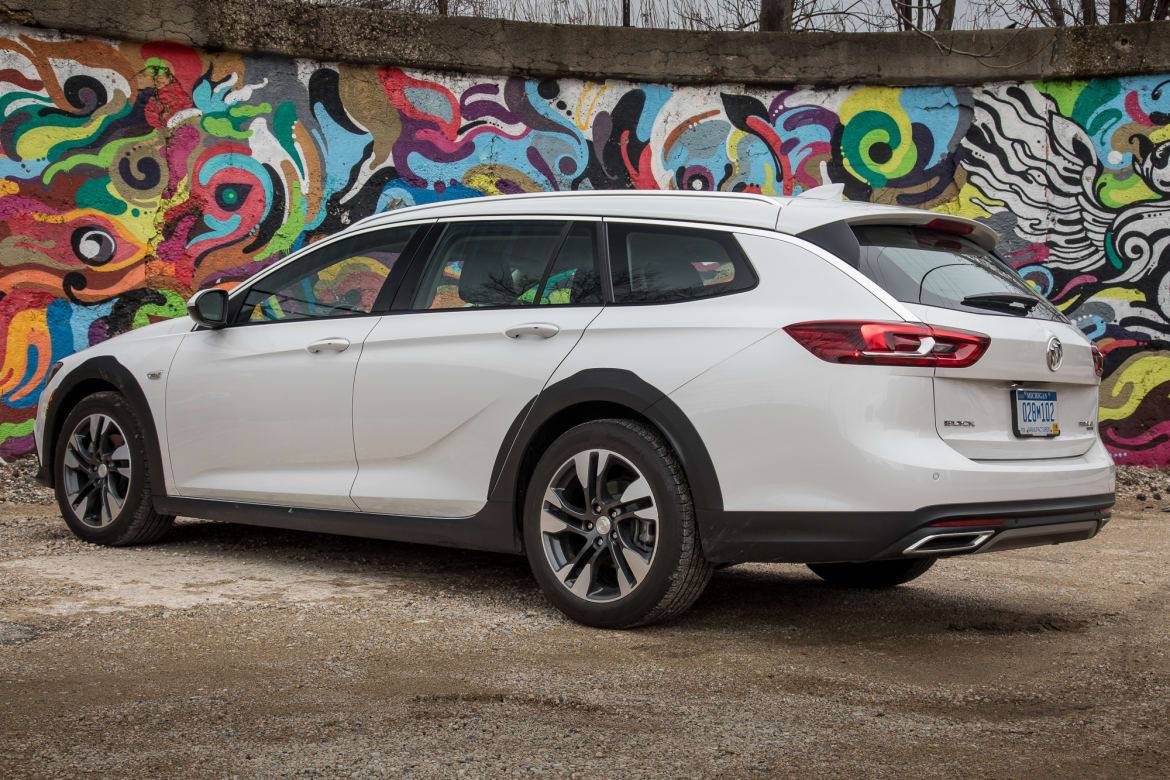 2018 Buick Regal TourX: Does the Wagon Improve on the Regal's Laggin'? |  Cars.com