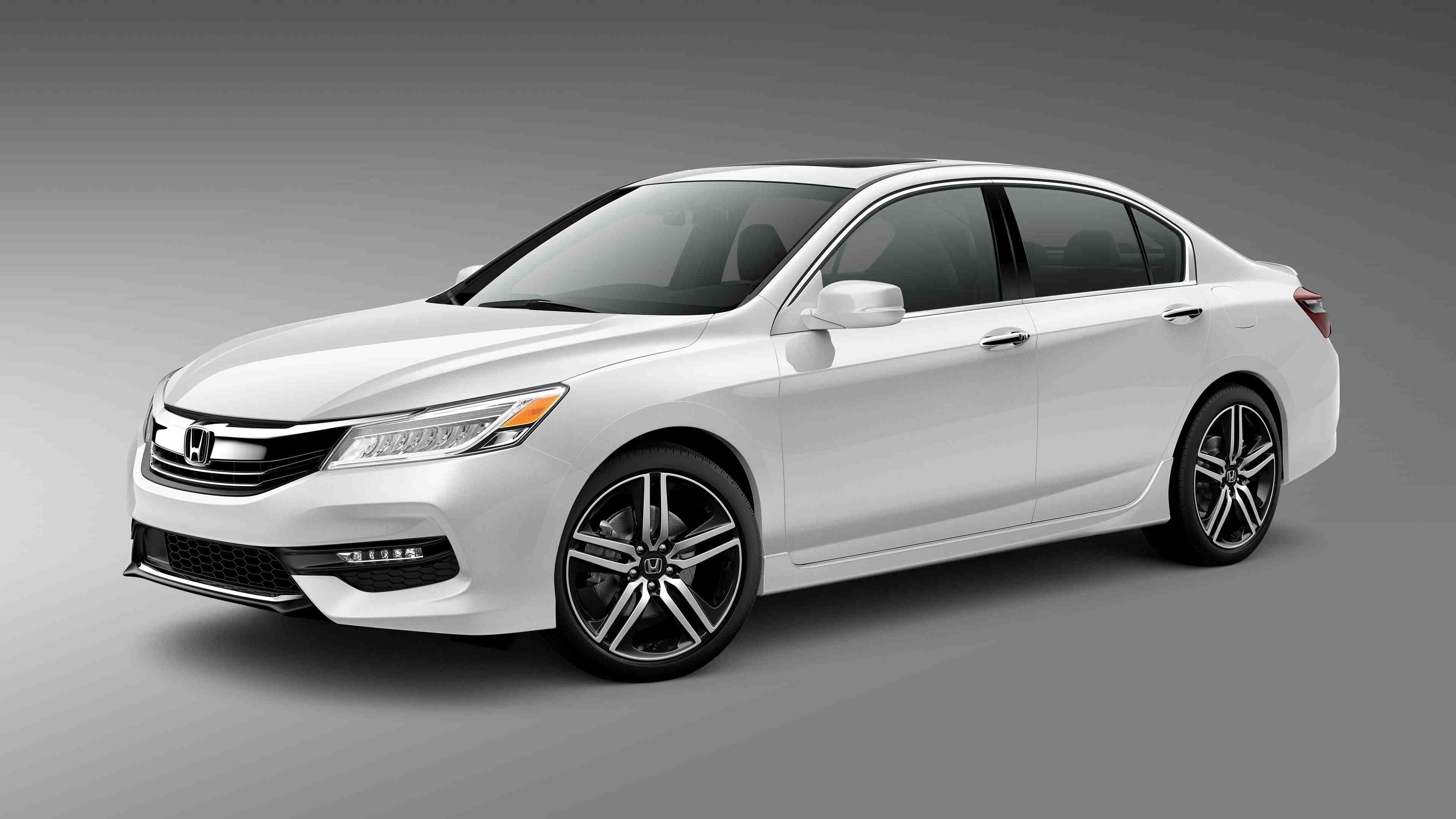 What's the difference between the 2016 and 2017 Accord? - Dow Honda