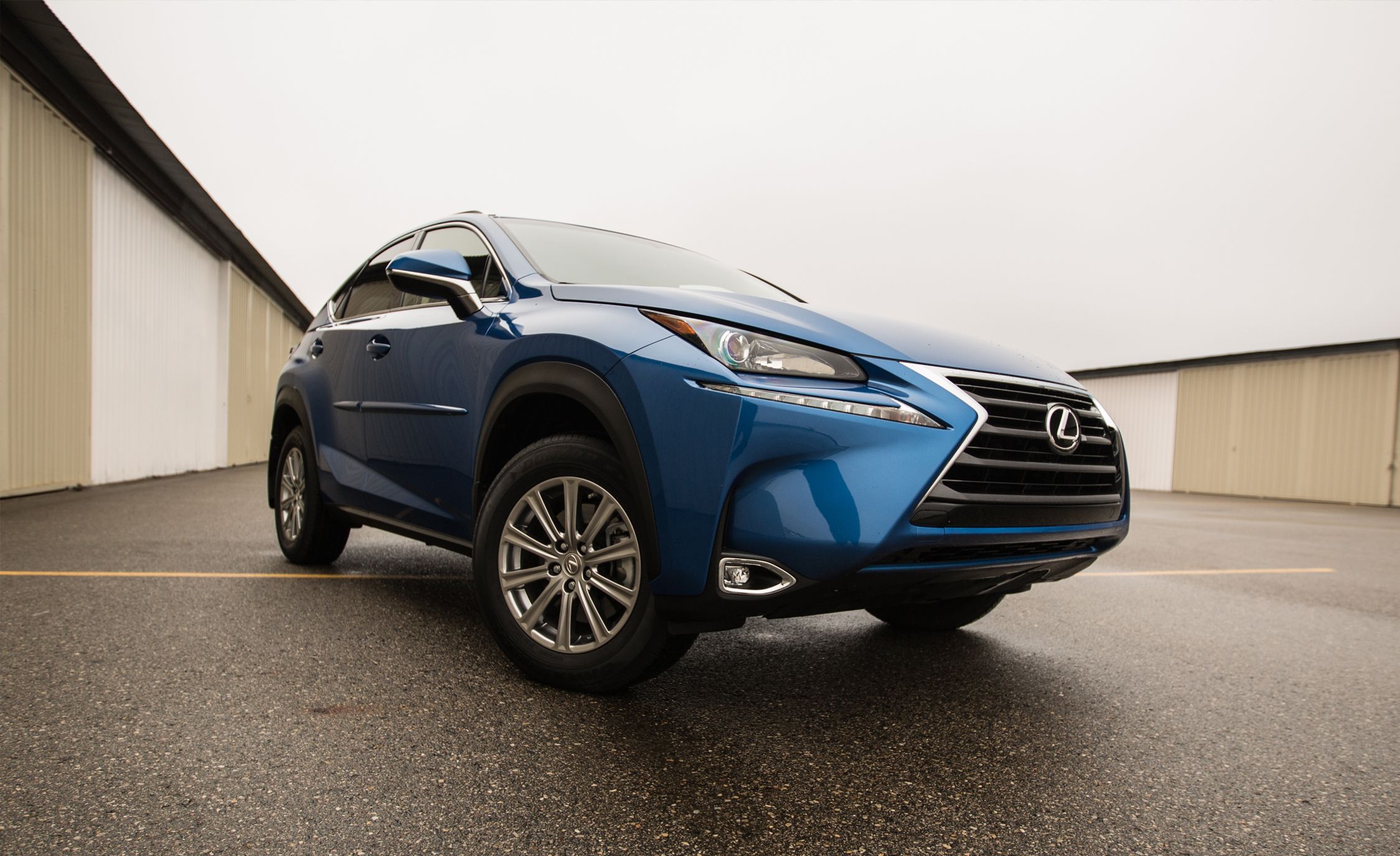 2017 Lexus NX200t / NX300h Hybrid Review