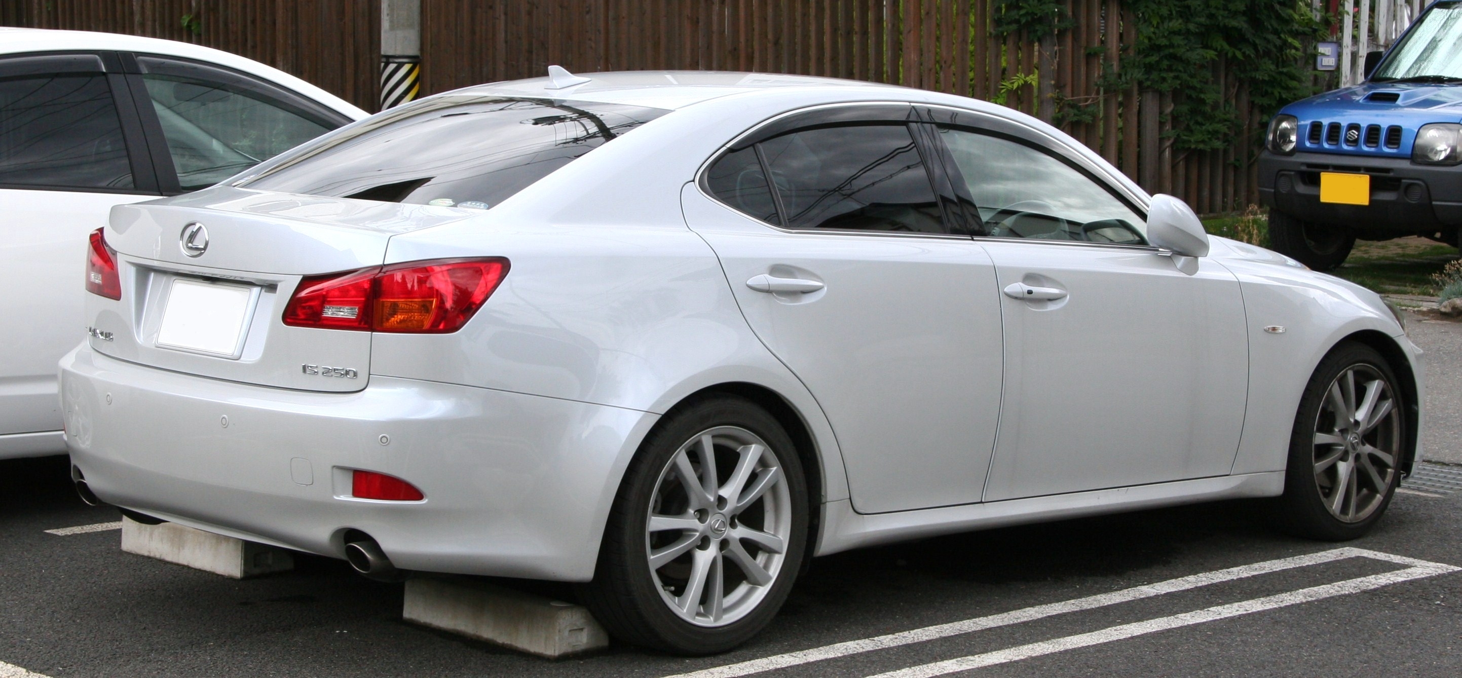 File:2005-2008 Lexus IS250 rear.jpg - Wikimedia Commons