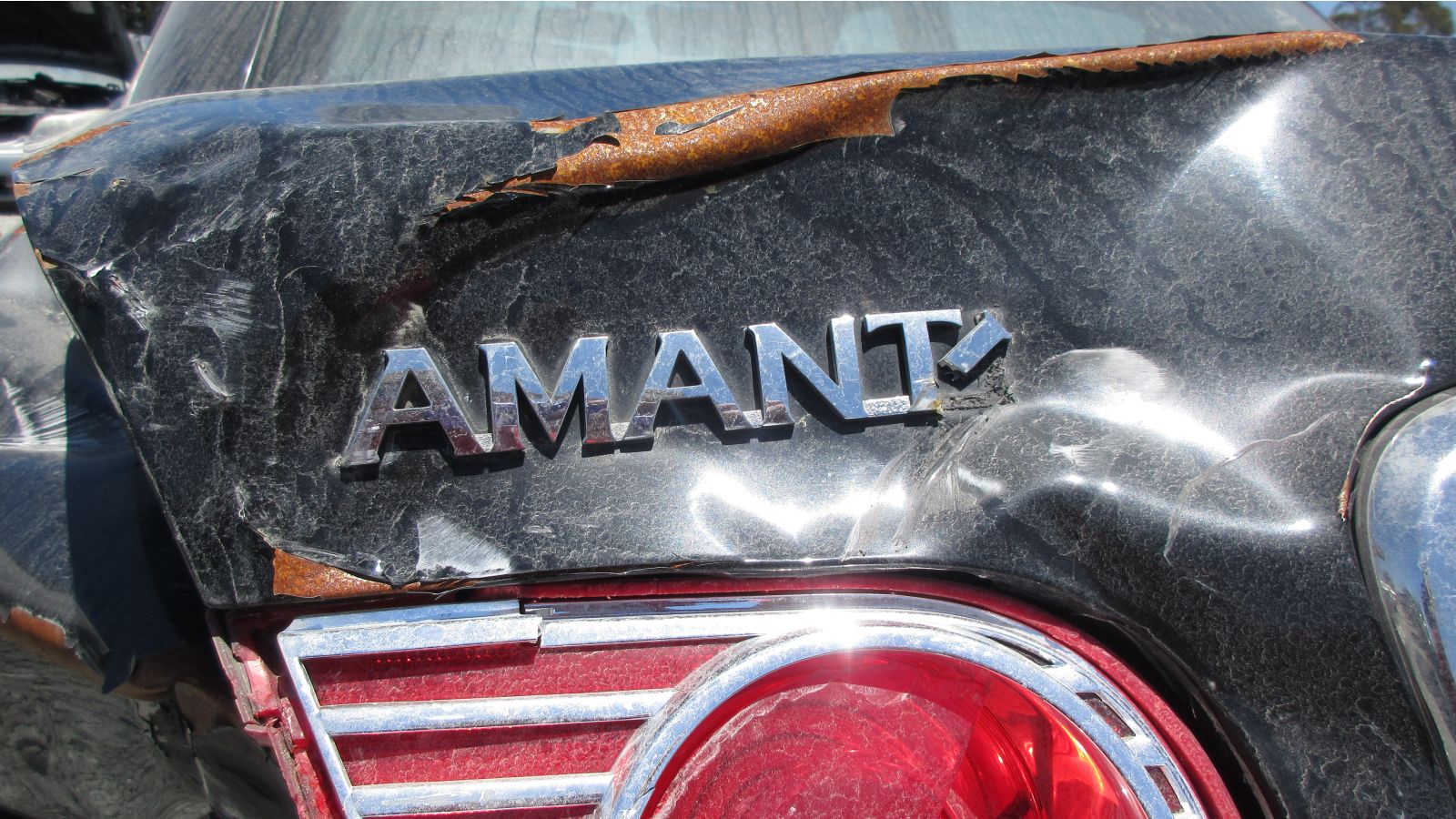 2006 Kia Amanti, once a Mercedes clone, is now a Junkyard Gem - Autoblog
